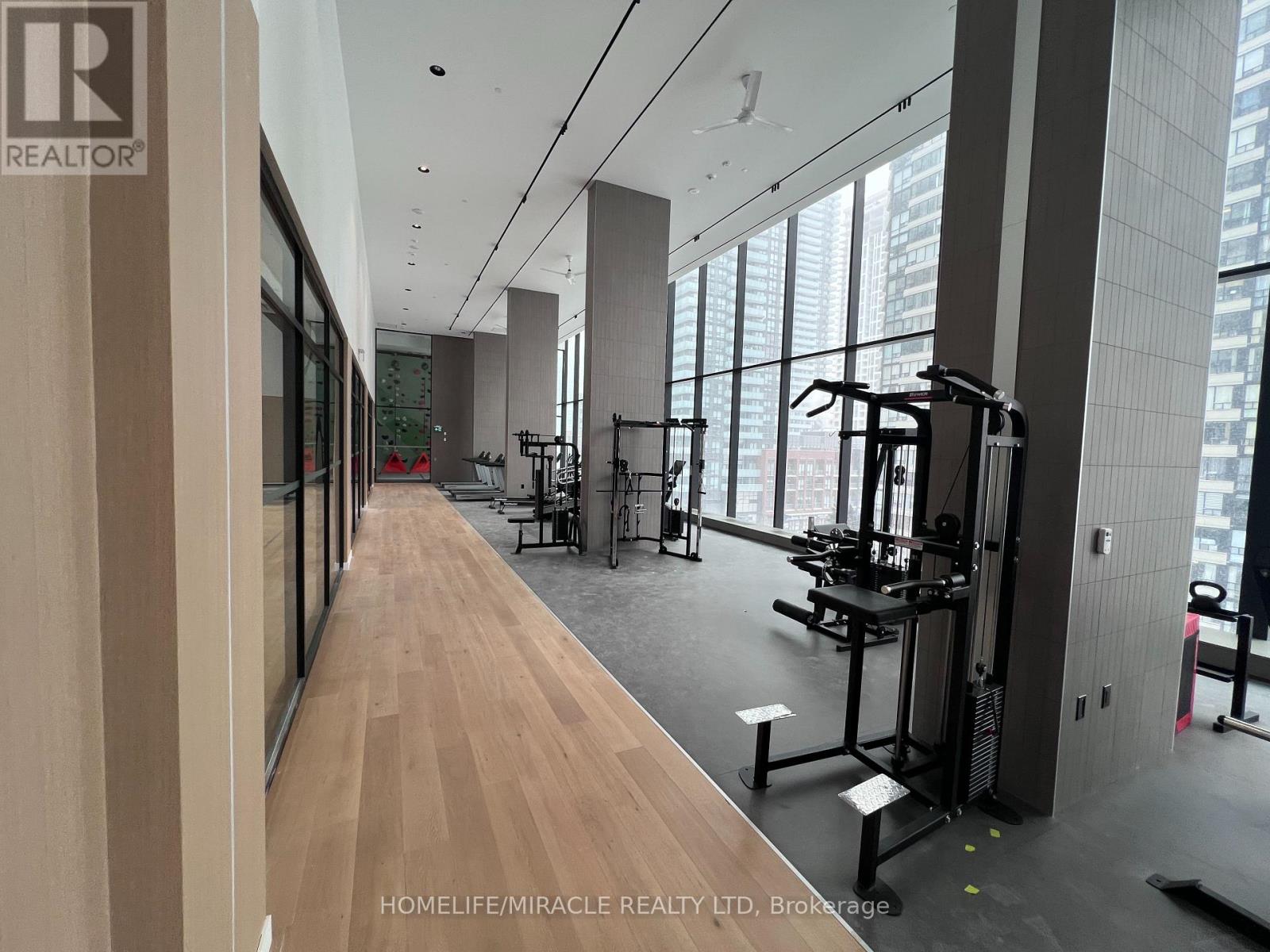 4004 - 395 Square One Drive, Mississauga, Ontario  L5B 0P6 - Photo 22 - W12739270