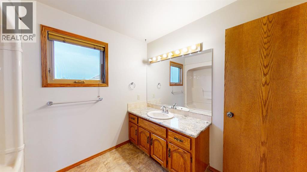 610 Ross Glen Drive Se, Medicine Hat, Alberta  T1B 3X3 - Photo 21 - A2274894