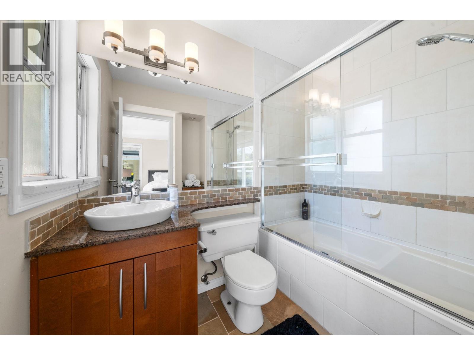 2 460 W 6th Street, North Vancouver, British Columbia  V7M 1K9 - Photo 23 - R3053135