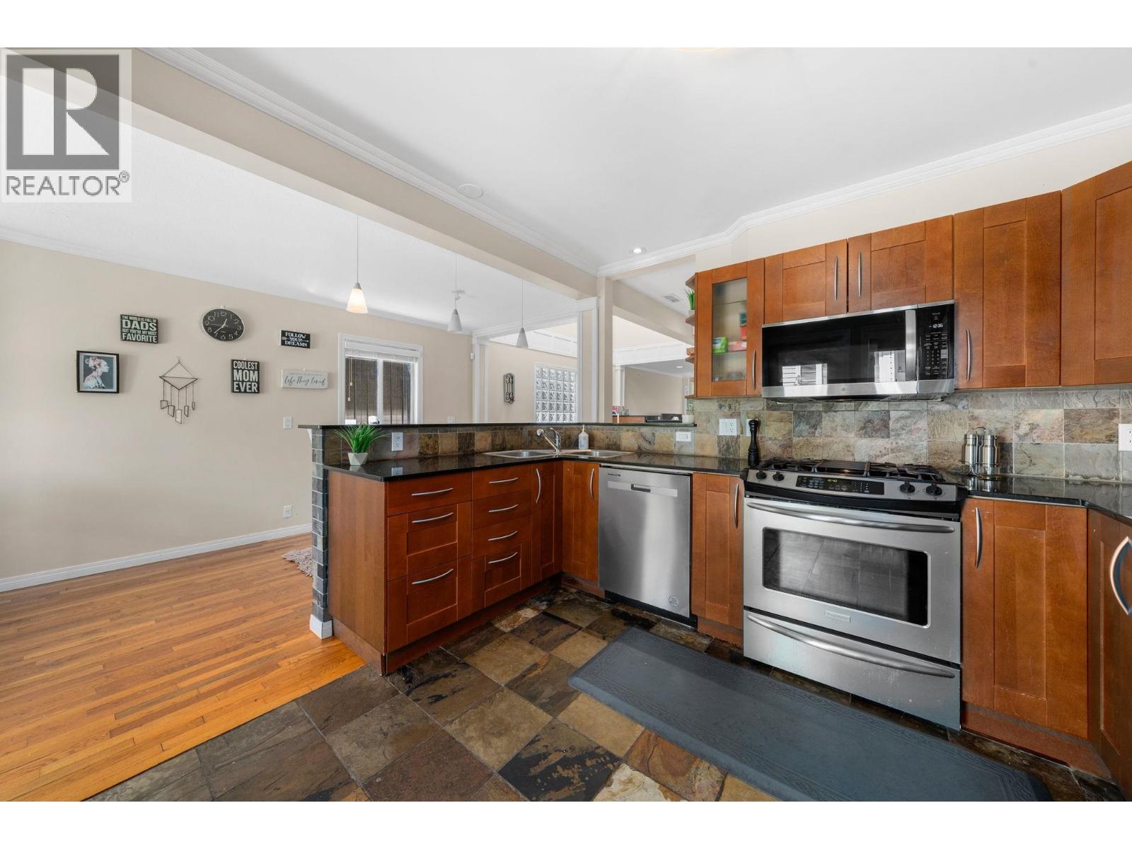 2 460 W 6th Street, North Vancouver, British Columbia  V7M 1K9 - Photo 14 - R3053135