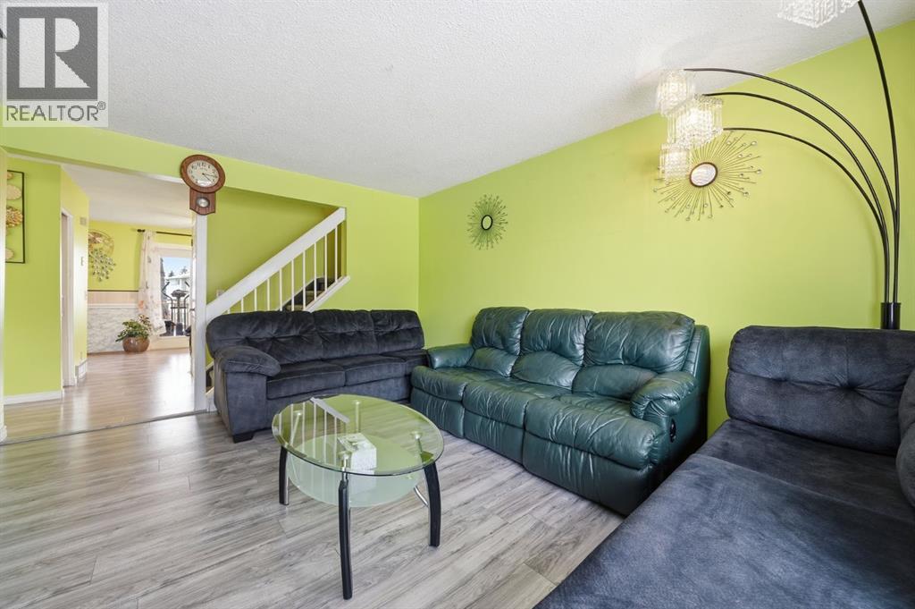 6411 26 Avenue Ne, Calgary, Alberta  T1Y 4H2 - Photo 3 - A2282498