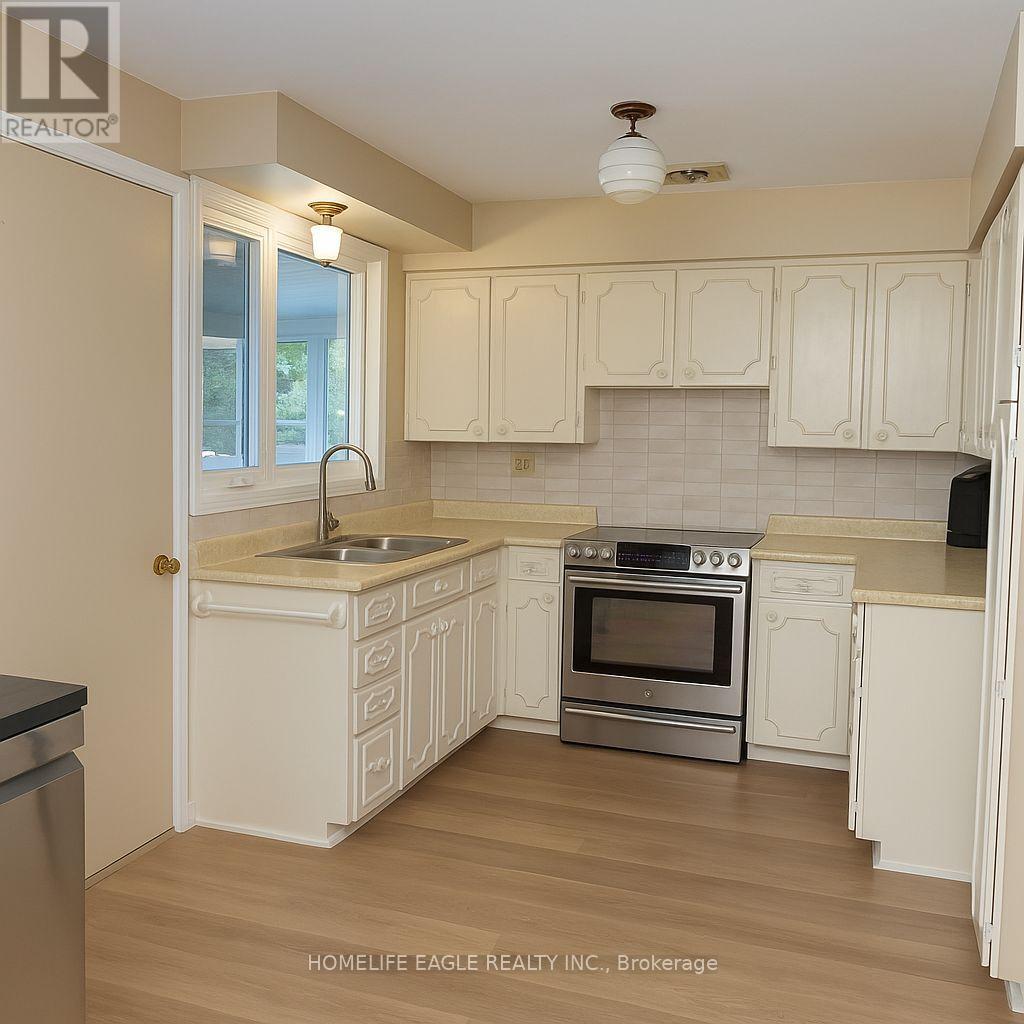 Upper - 33 Sumner Heights, Toronto, Ontario  M2K 1Y2 - Photo 6 - C12740074