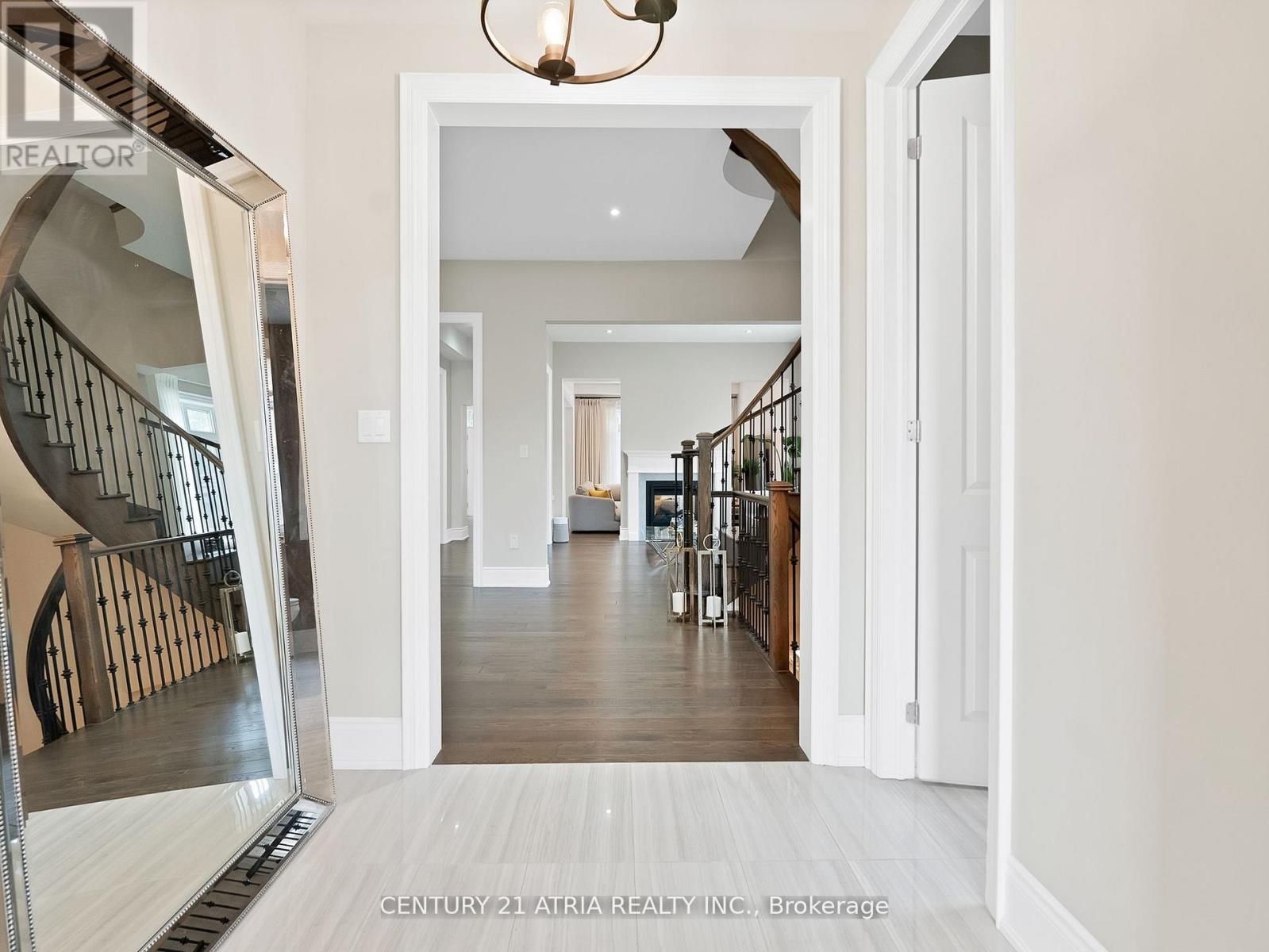 12 Macdonald Court, Richmond Hill, Ontario  L4E 1E9 - Photo 4 - N12740046