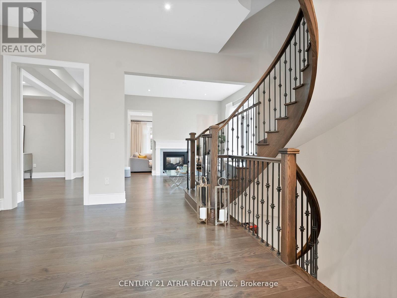 12 Macdonald Court, Richmond Hill, Ontario  L4E 1E9 - Photo 5 - N12740046