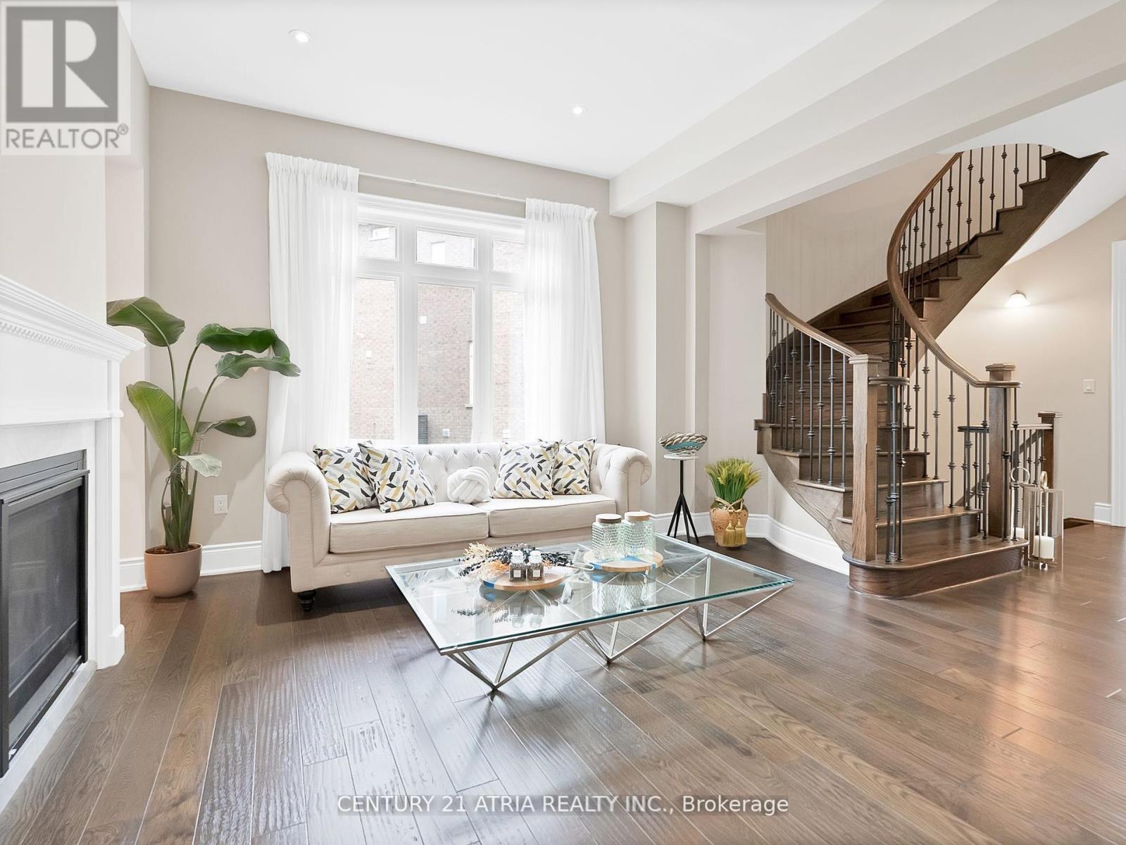 12 Macdonald Court, Richmond Hill, Ontario  L4E 1E9 - Photo 6 - N12740046