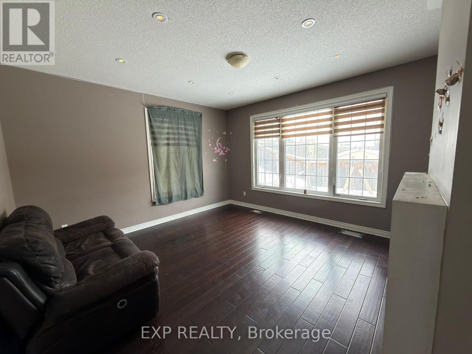 31 Denali Crescent, Brampton, Ontario  L6P 3P6 - Photo 4 - W12739932