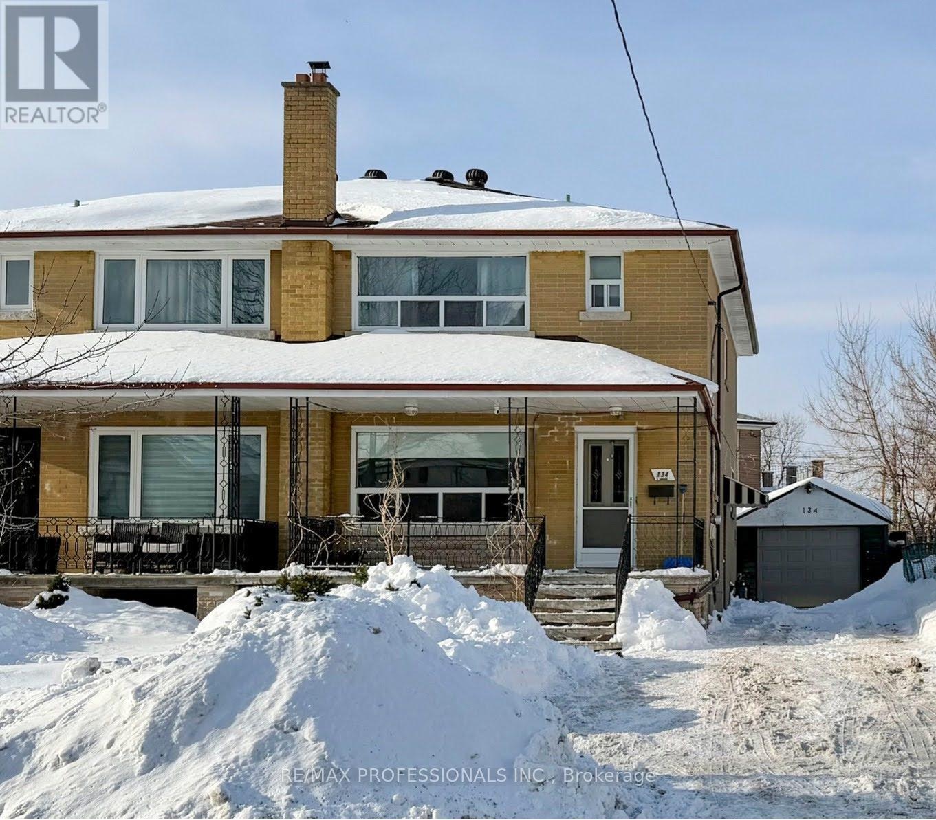 134 Giltspur Drive, Toronto, Ontario  M3L 1M9 - Photo 2 - W12739990