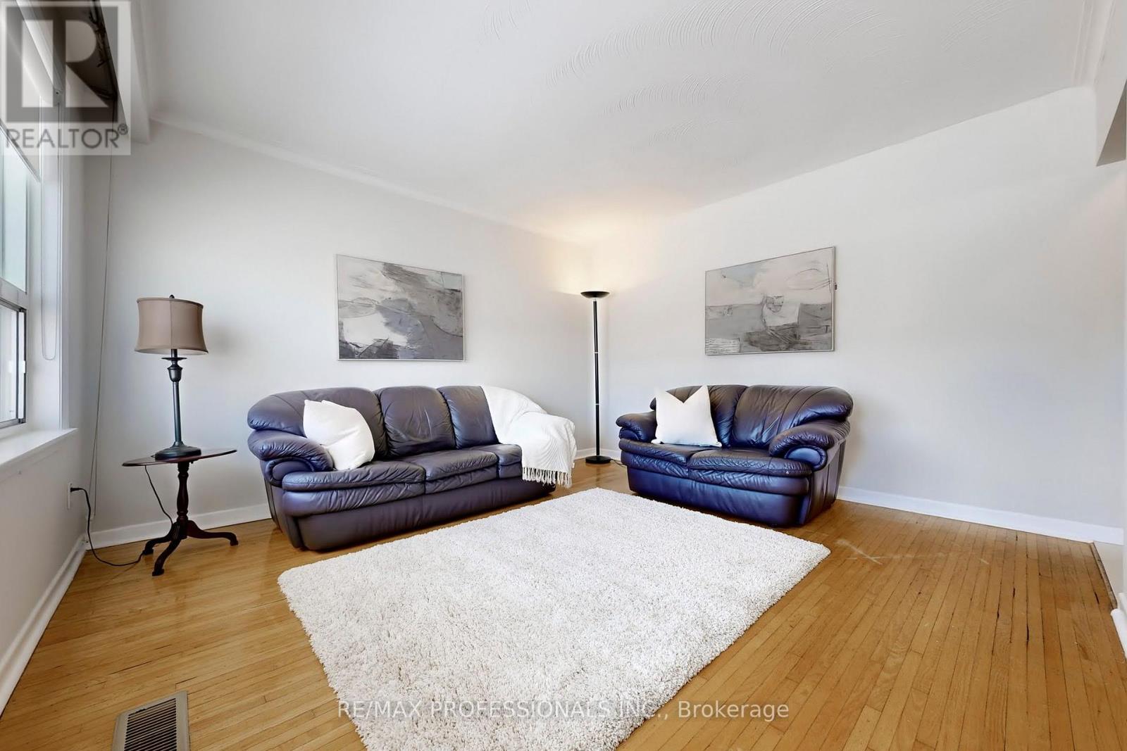 134 Giltspur Drive, Toronto, Ontario  M3L 1M9 - Photo 5 - W12739990