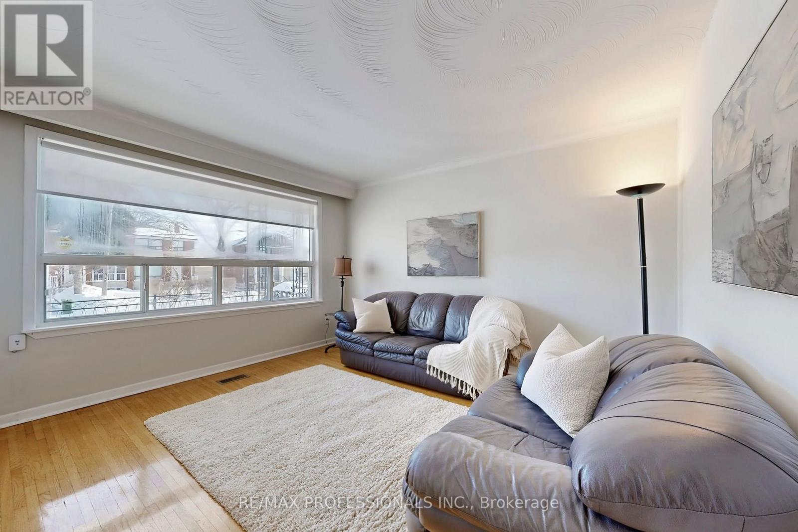 134 Giltspur Drive, Toronto, Ontario  M3L 1M9 - Photo 7 - W12739990