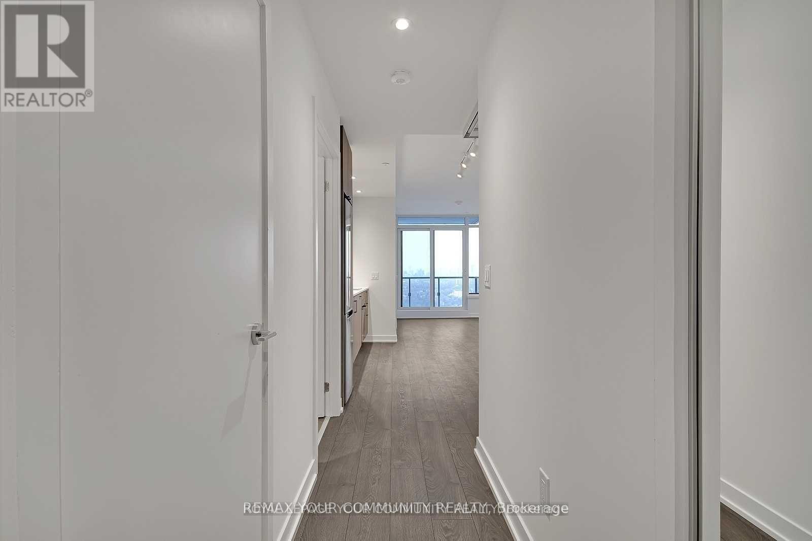 3705e - 1926 Lake Shore Boulevard, Toronto, Ontario  M6S 1A1 - Photo 2 - W12740048