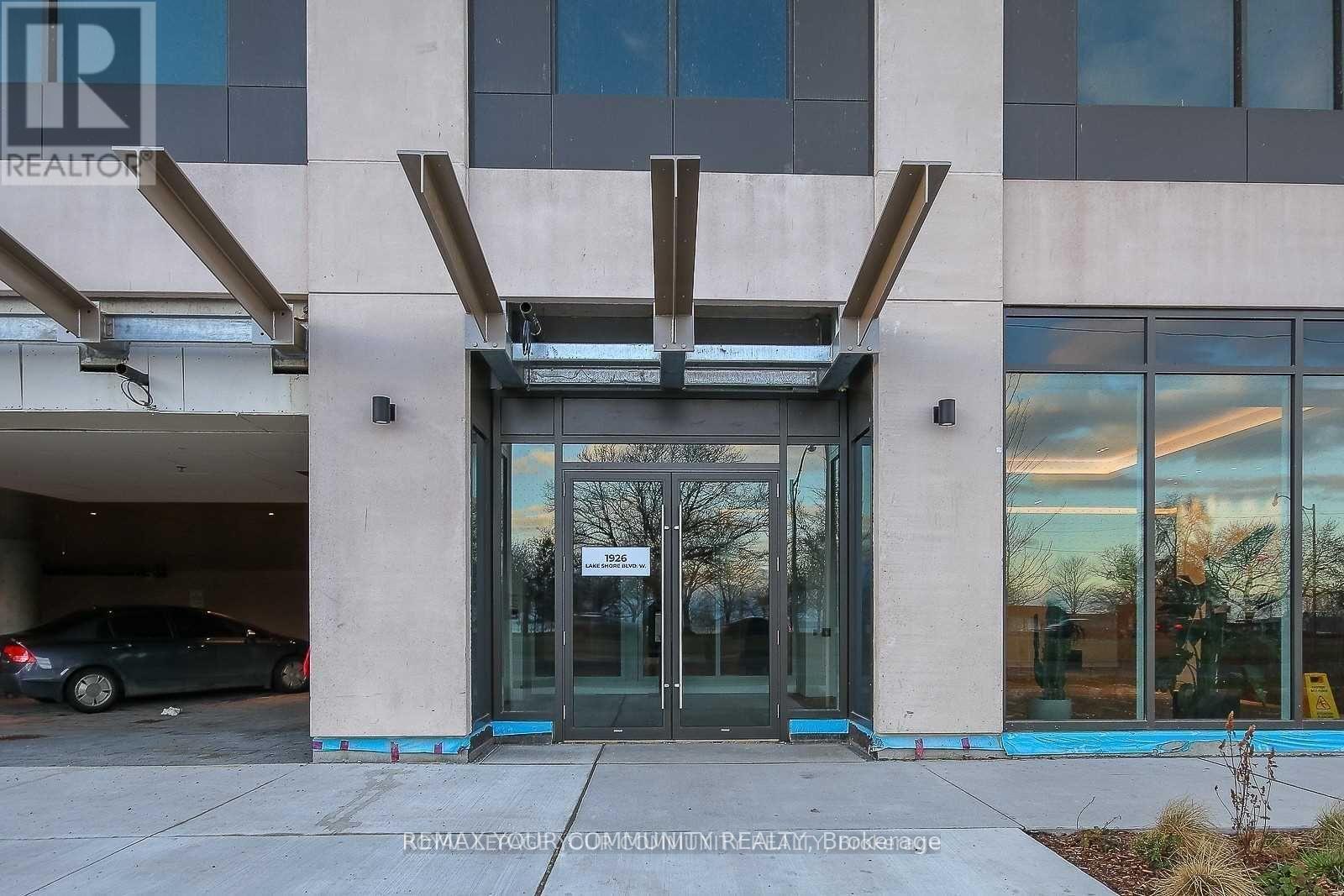 3705e - 1926 Lake Shore Boulevard, Toronto, Ontario  M6S 1A1 - Photo 32 - W12740048