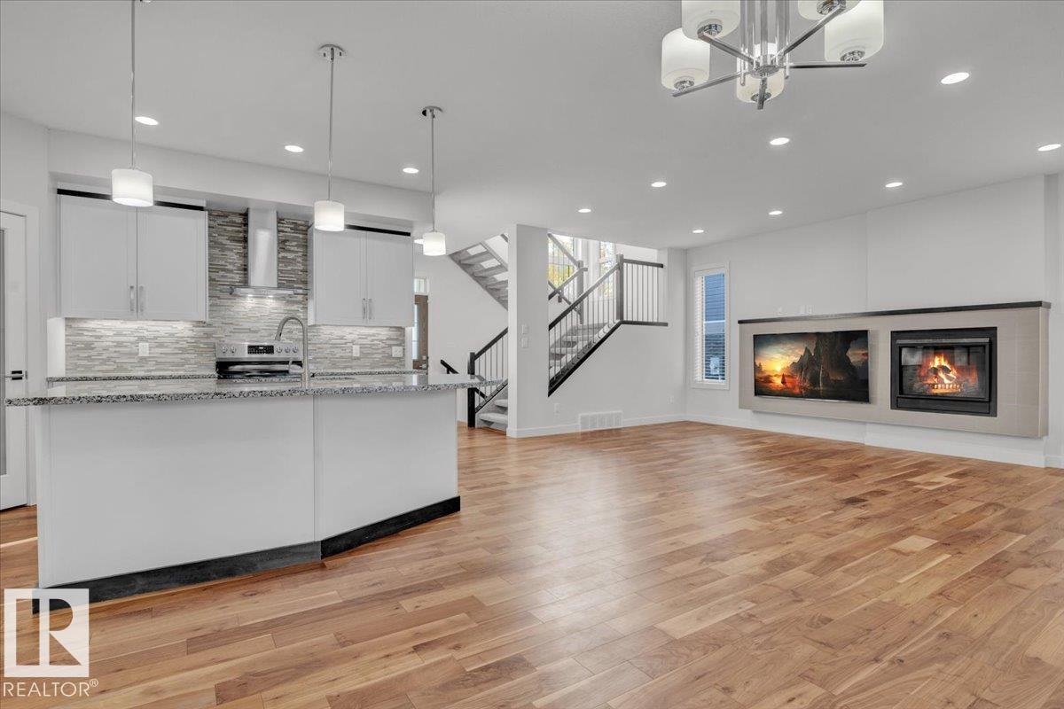 7142 MAY CR NW, Edmonton, Alberta