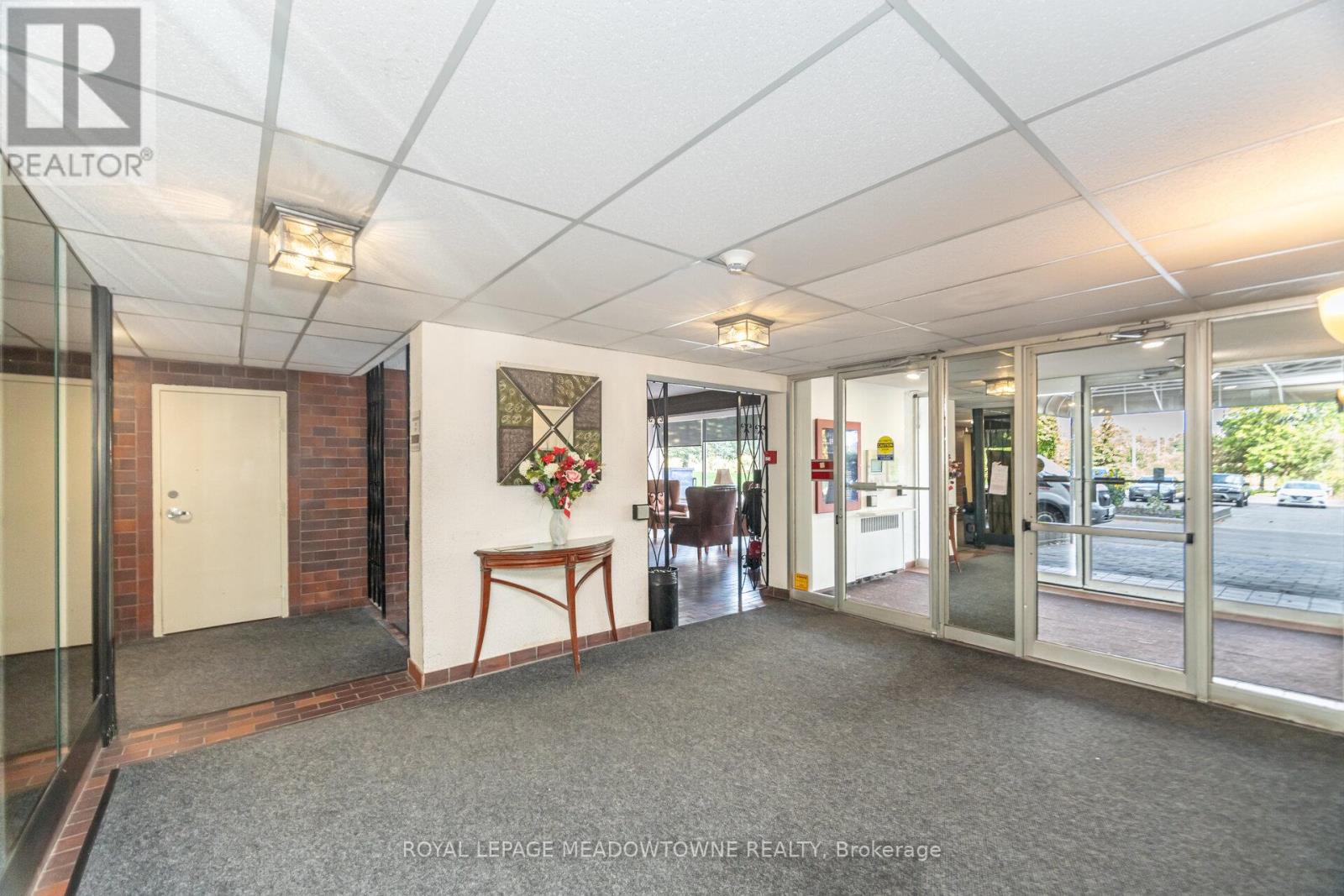 804 - 225 Harvard Place, Waterloo, Ontario  N2J 4H4 - Photo 3 - X12739986