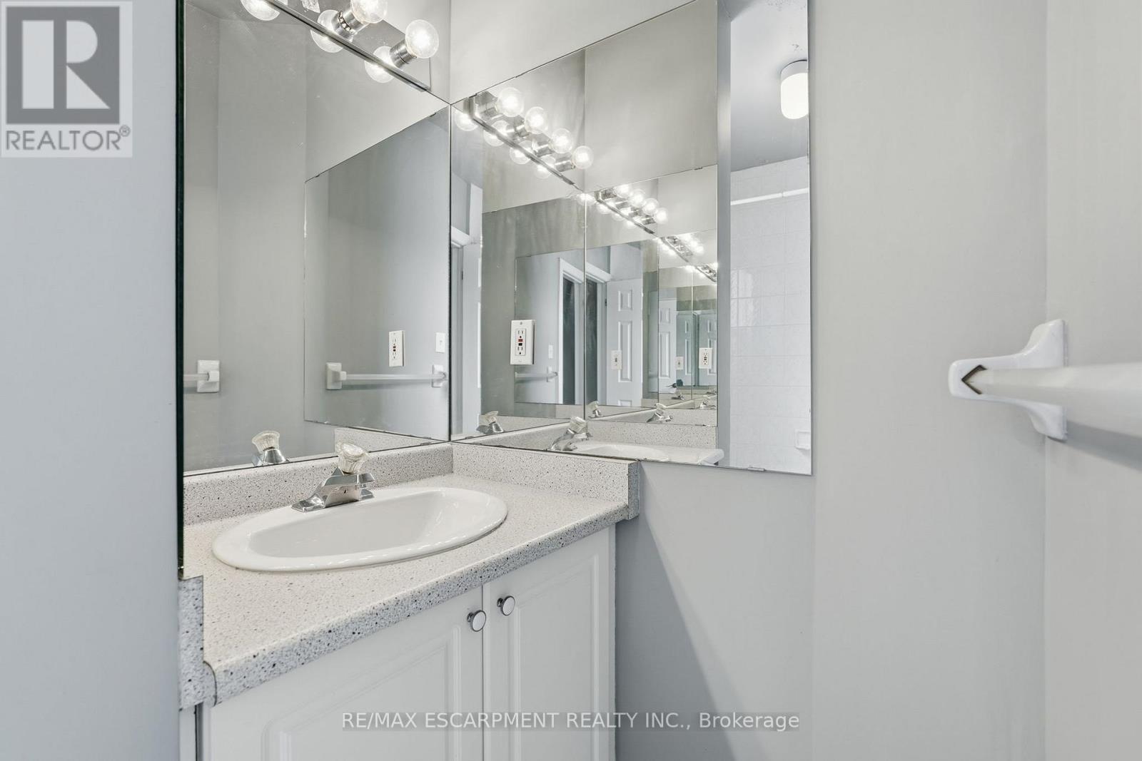 10 - 97 Connaught Avenue, Hamilton, Ontario  L8M 3C4 - Photo 19 - X12740090