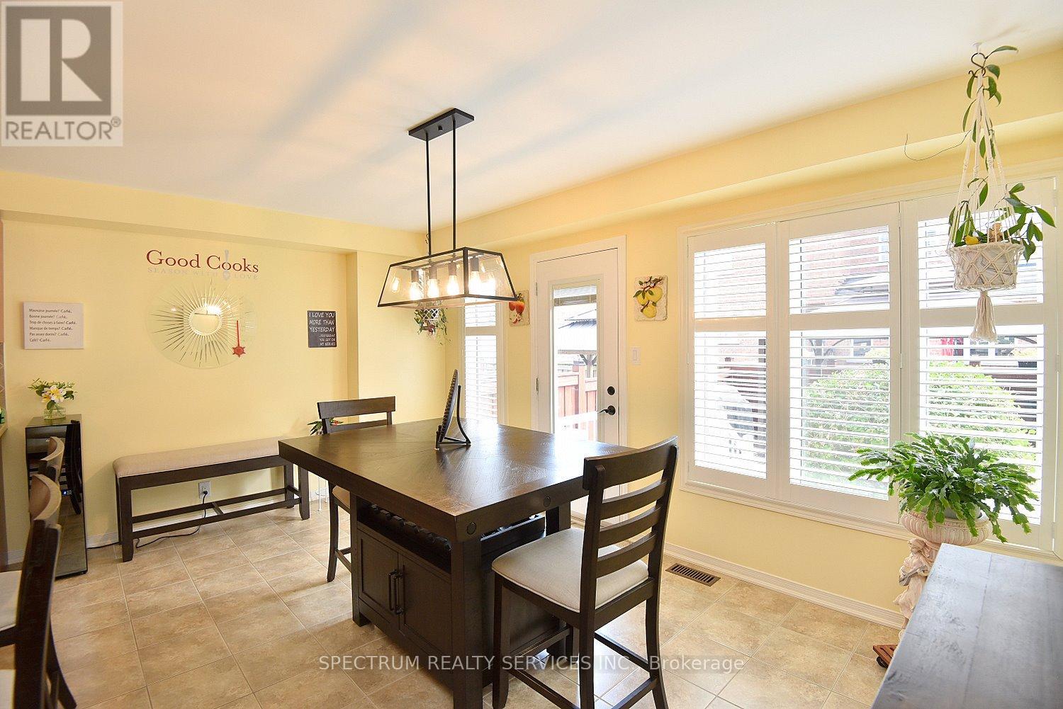 56 Mcknight Avenue, Hamilton, Ontario  L8B 0R5 - Photo 4 - X12740104