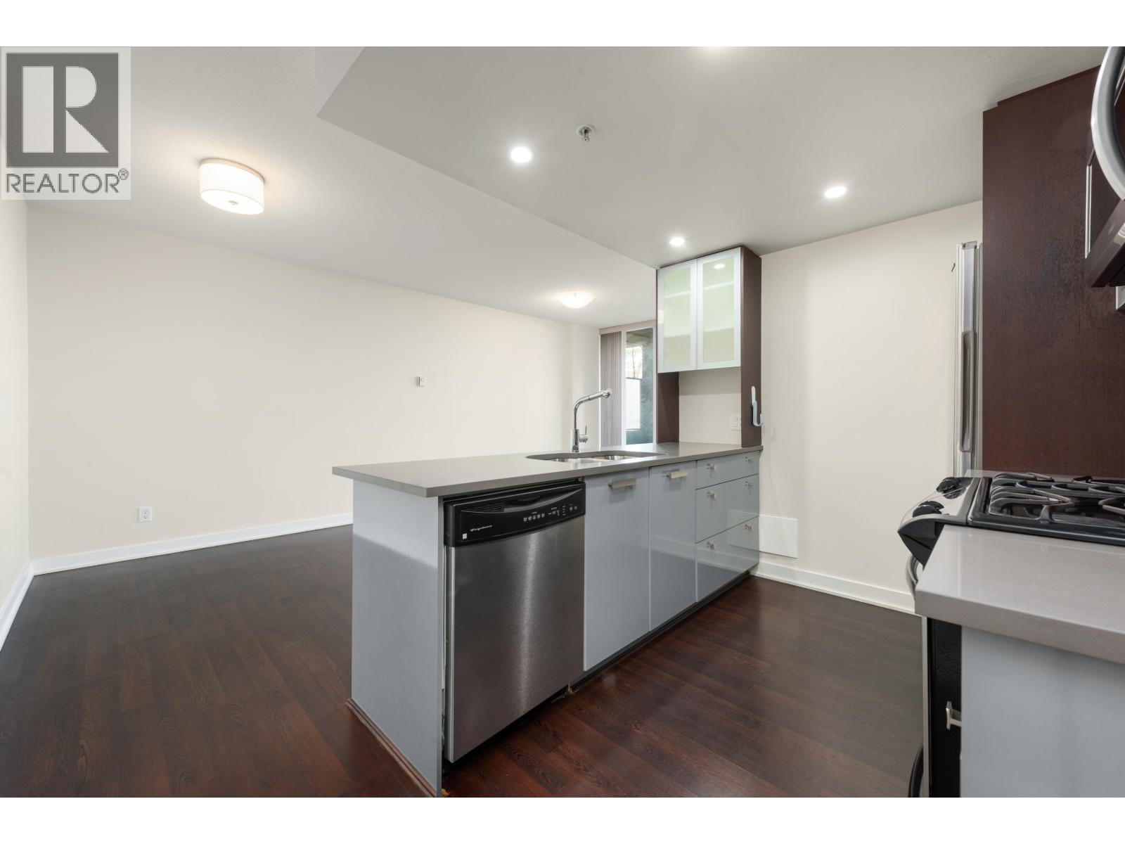 Listing Picture 11 of 38 : 302 7080 NO. 3 ROAD, Richmond / 烈治文 - 魯藝地產 Yvonne Lu Group - MLS Medallion Club Member