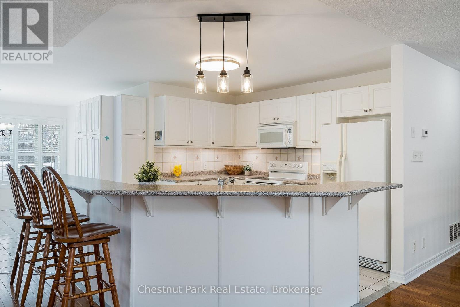 16 Green Pine Crescent, Wasaga Beach, Ontario L9Z 1P6 - Photo 6 - S12740196