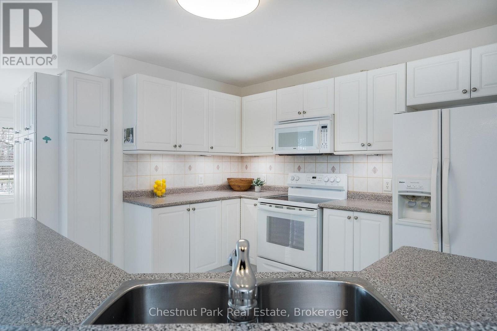 16 Green Pine Crescent, Wasaga Beach, Ontario L9Z 1P6 - Photo 7 - S12740196