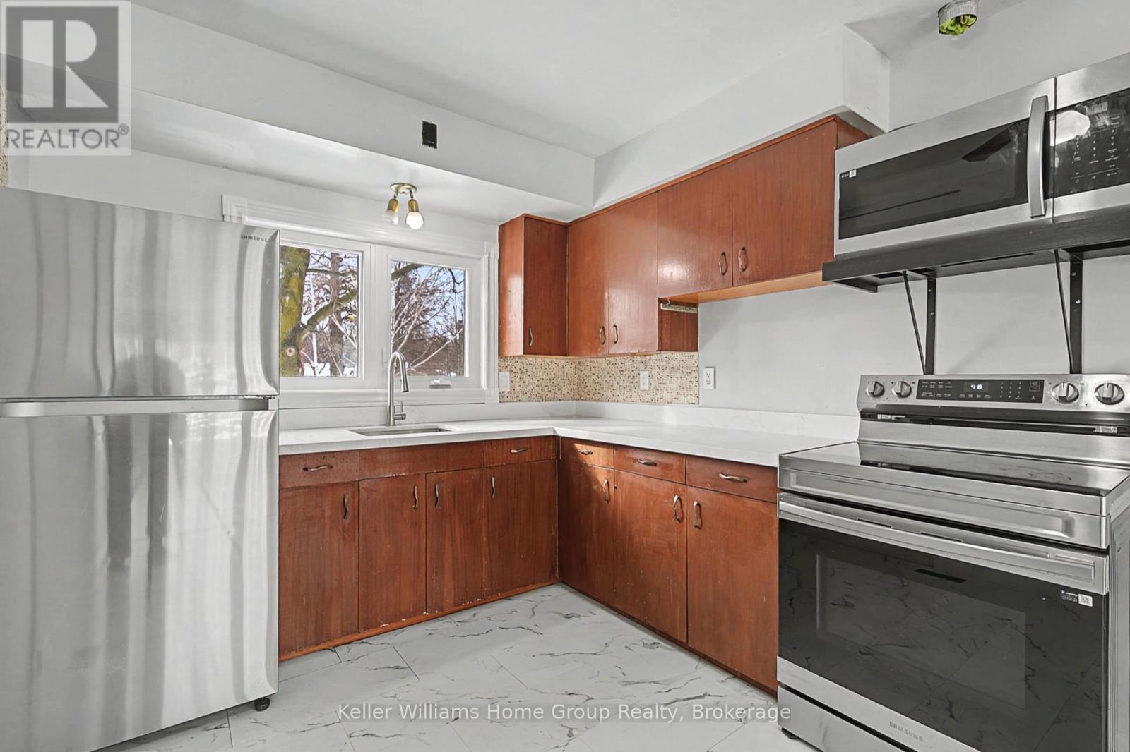 Upper - 34 Julia Drive, Guelph, Ontario  N1H 5W1 - Photo 11 - X12740182