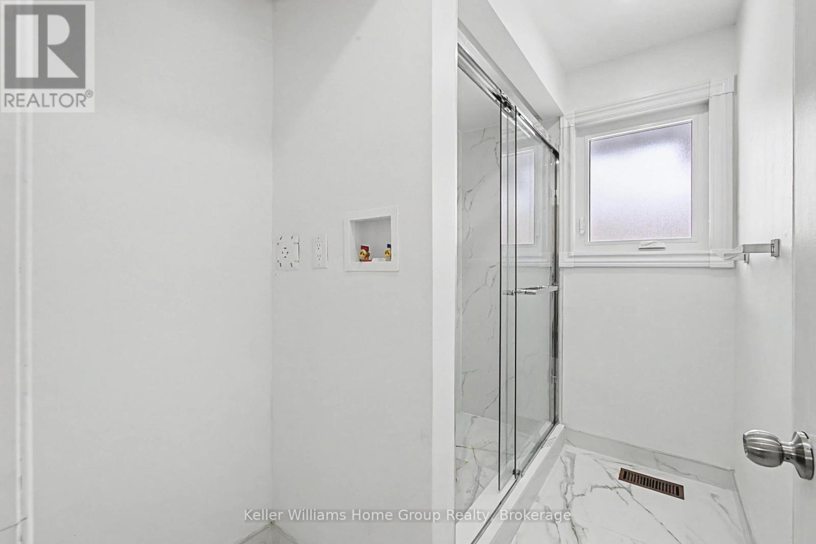 Upper - 34 Julia Drive, Guelph, Ontario  N1H 5W1 - Photo 14 - X12740182