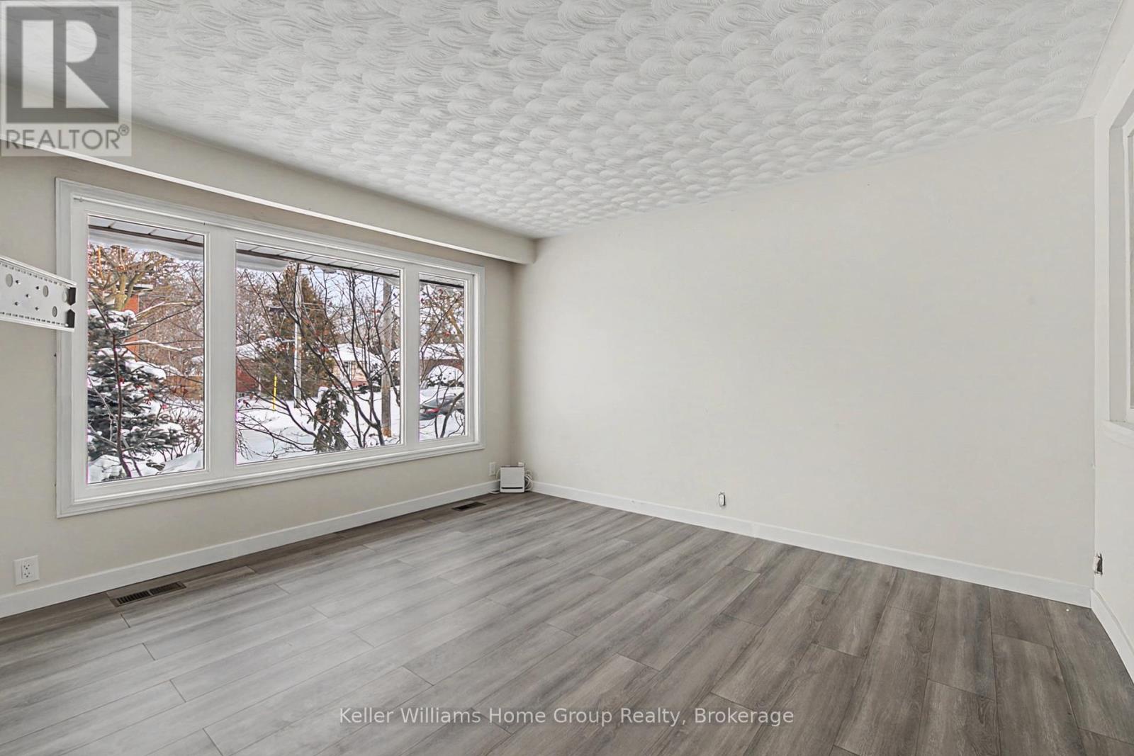 Upper - 34 Julia Drive, Guelph, Ontario  N1H 5W1 - Photo 7 - X12740182