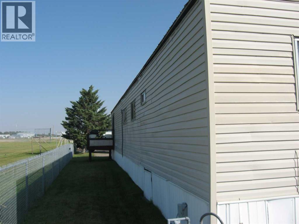 11, 5853 4 Street W, Claresholm, Alberta  T0L 0T0 - Photo 4 - A2252864