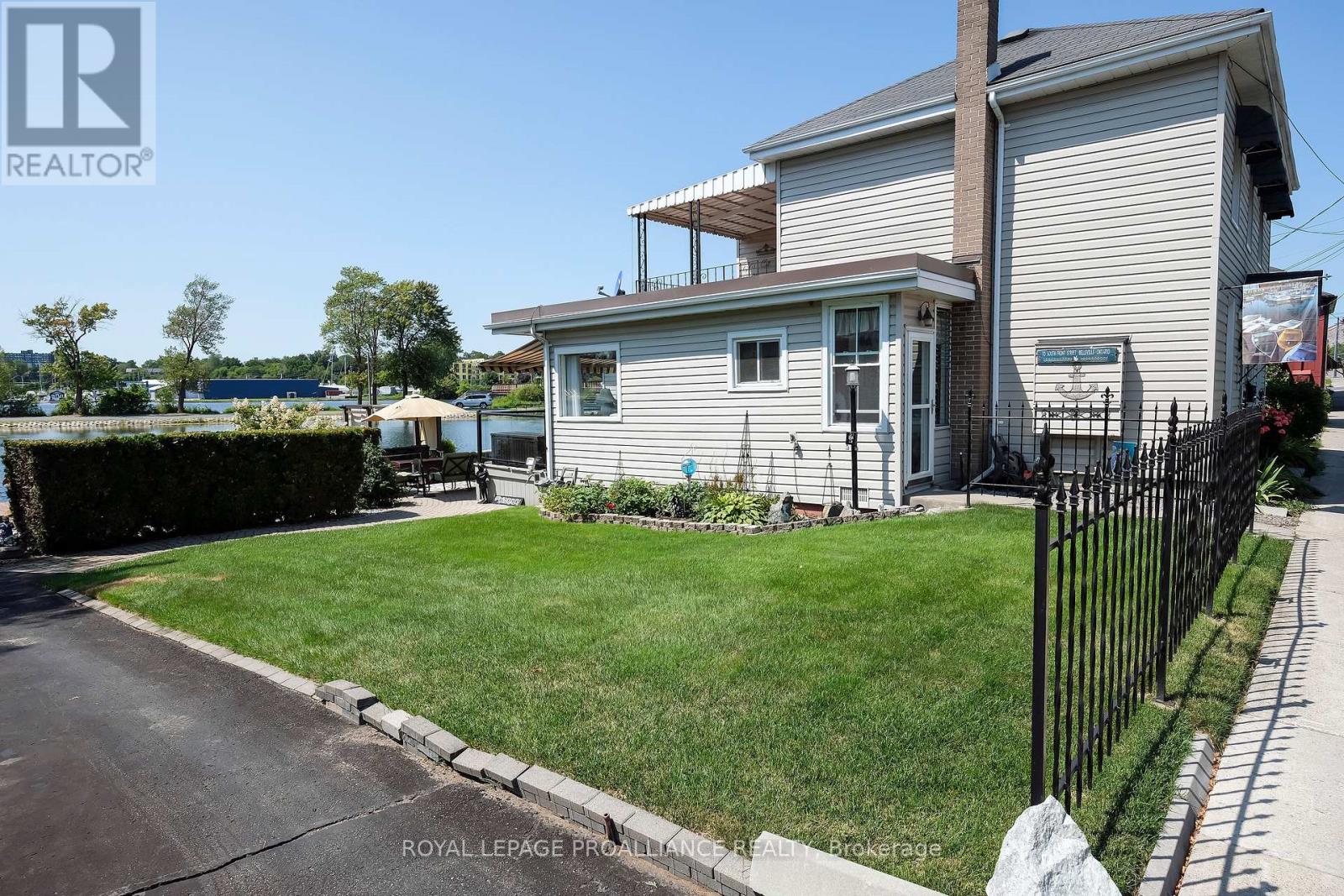 70 Front Street S, Belleville (Belleville Ward), Ontario  K8N 2Y3 - Photo 3 - X12740132