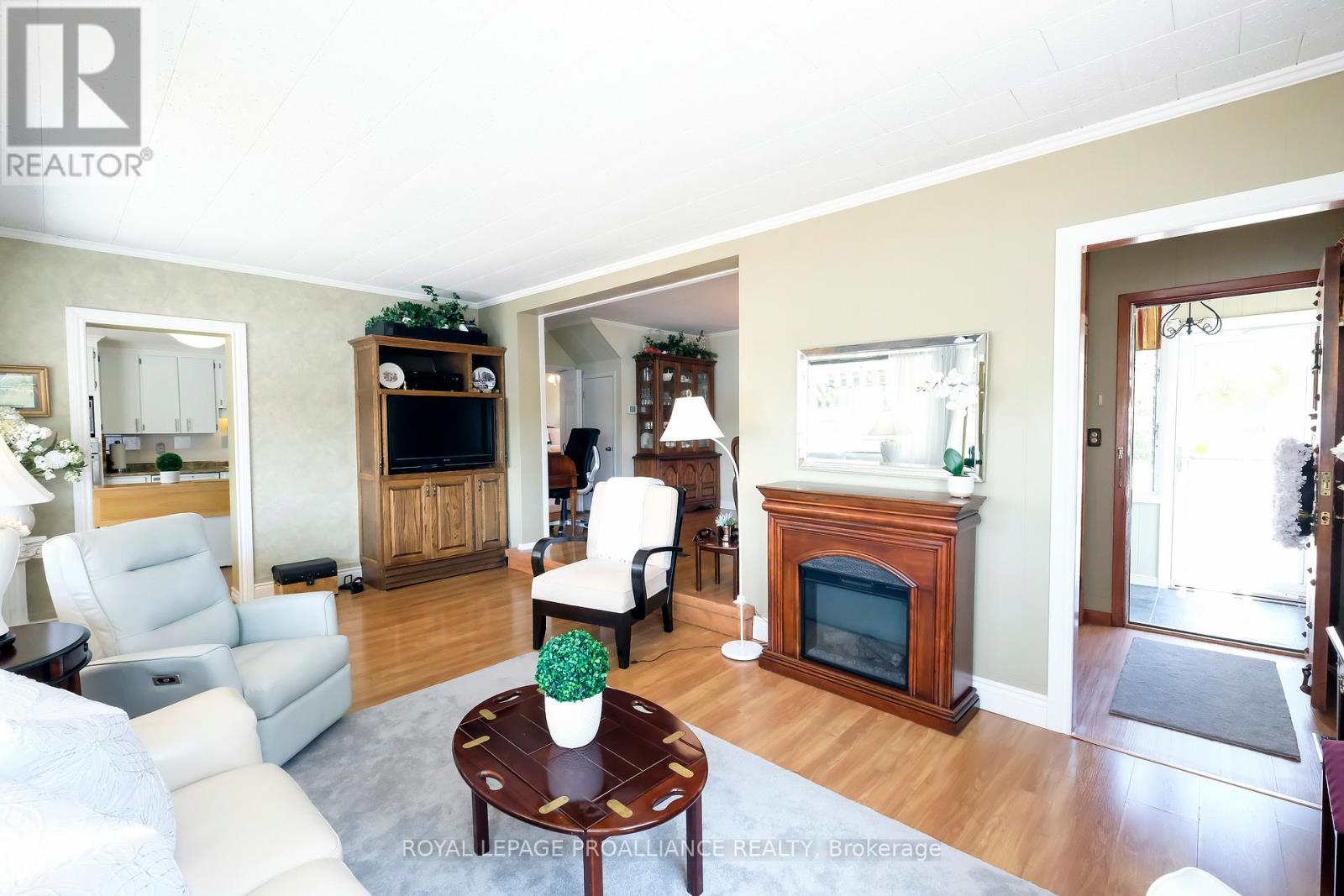 70 Front Street S, Belleville (Belleville Ward), Ontario  K8N 2Y3 - Photo 5 - X12740132