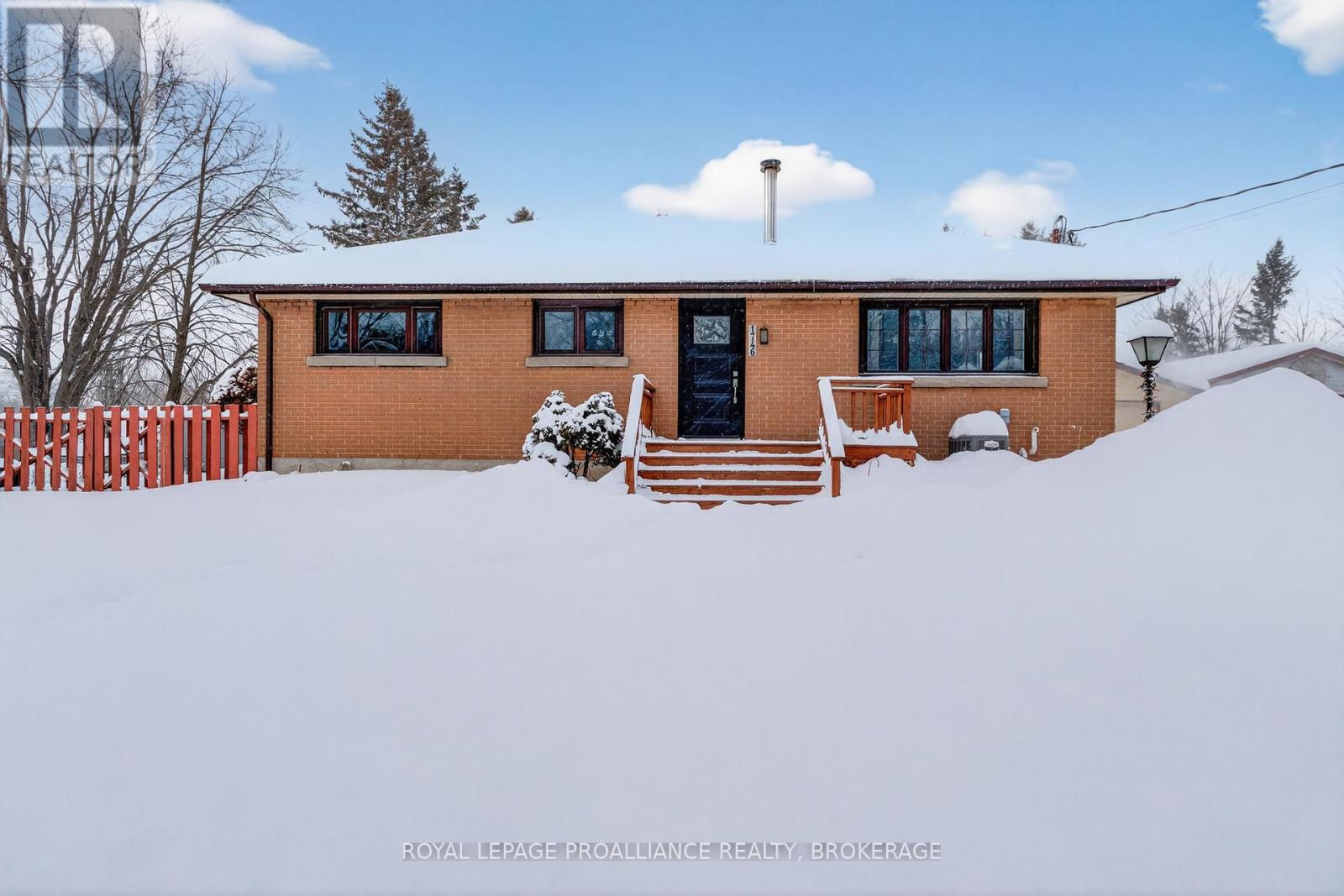 1746 Marian Crescent, Kingston, Ontario K7L 4V3 - Photo 2 - X12740128