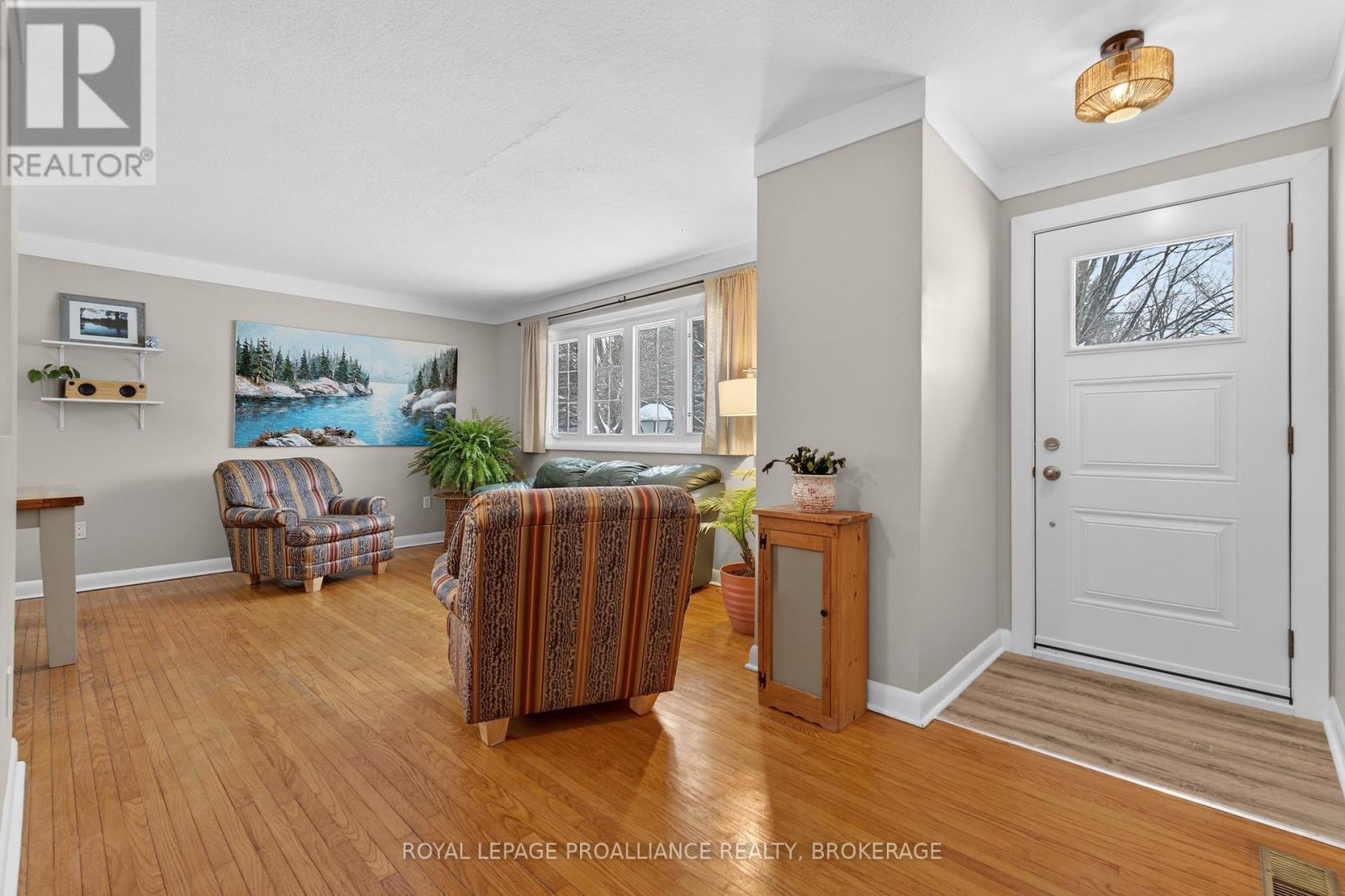 1746 Marian Crescent, Kingston, Ontario K7L 4V3 - Photo 6 - X12740128