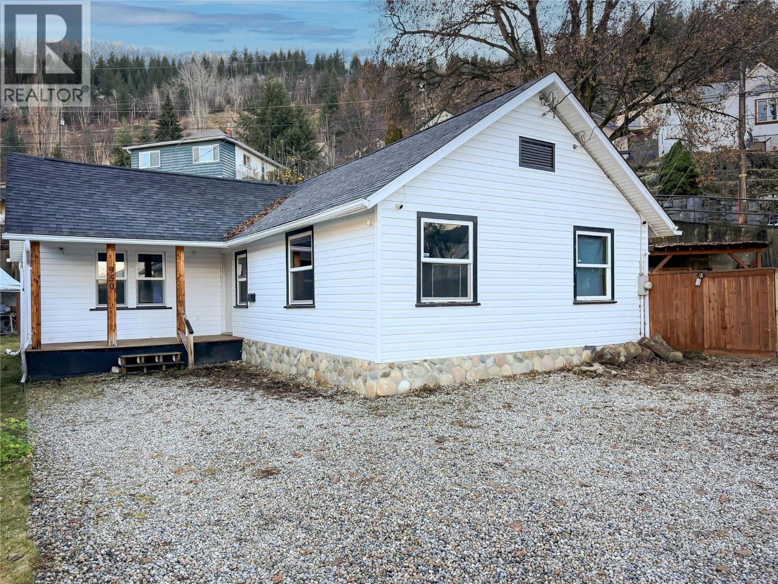 950 Aspen Street, Trail, British Columbia  V1R 3X9 - Photo 3 - 10370000