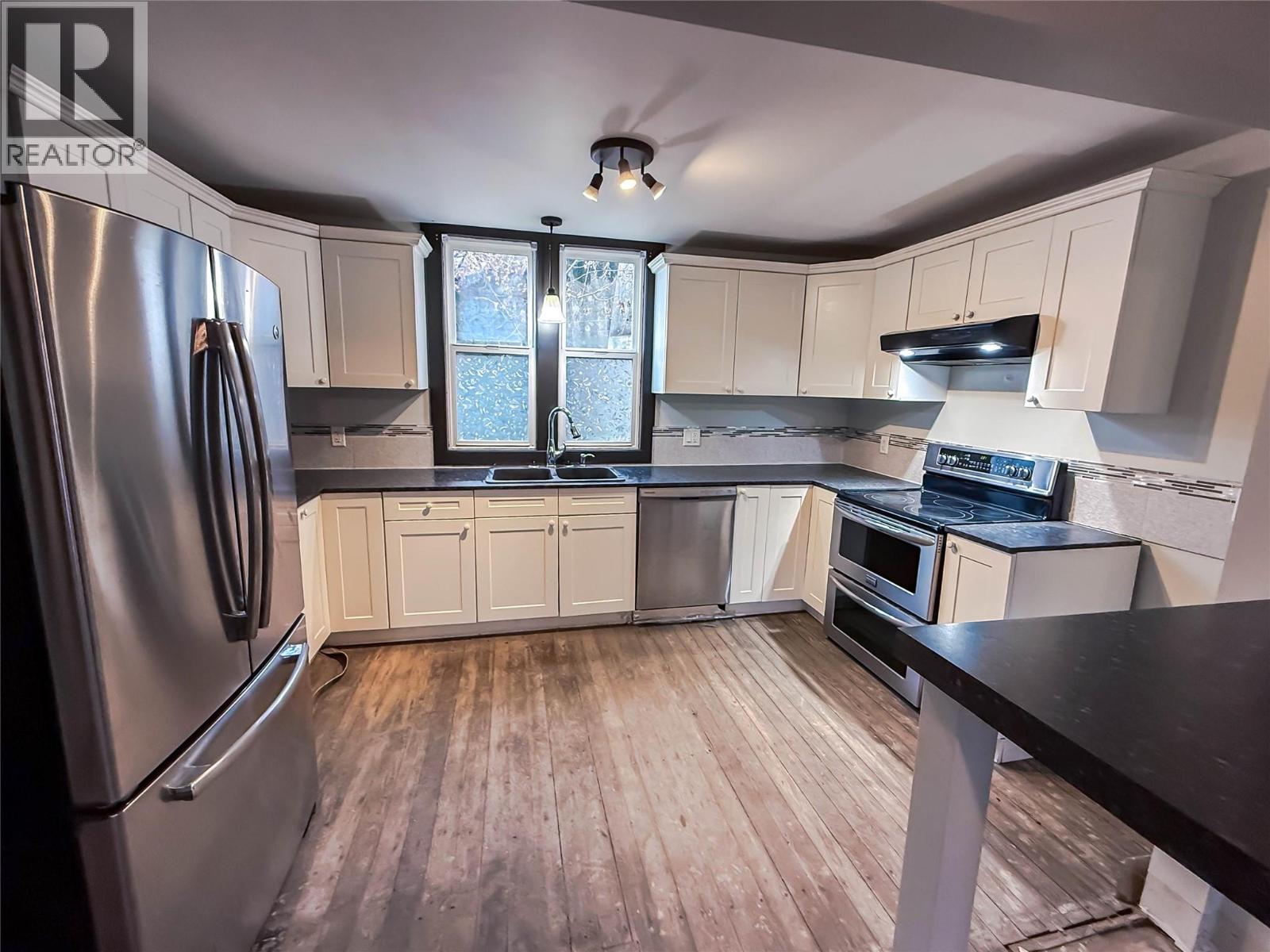 950 Aspen Street, Trail, British Columbia  V1R 3X9 - Photo 10 - 10370000