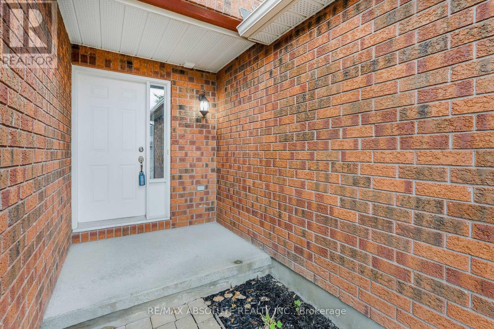 11 Foxden Place, Ottawa, Ontario  K1G 6A5 - Photo 2 - X12740120