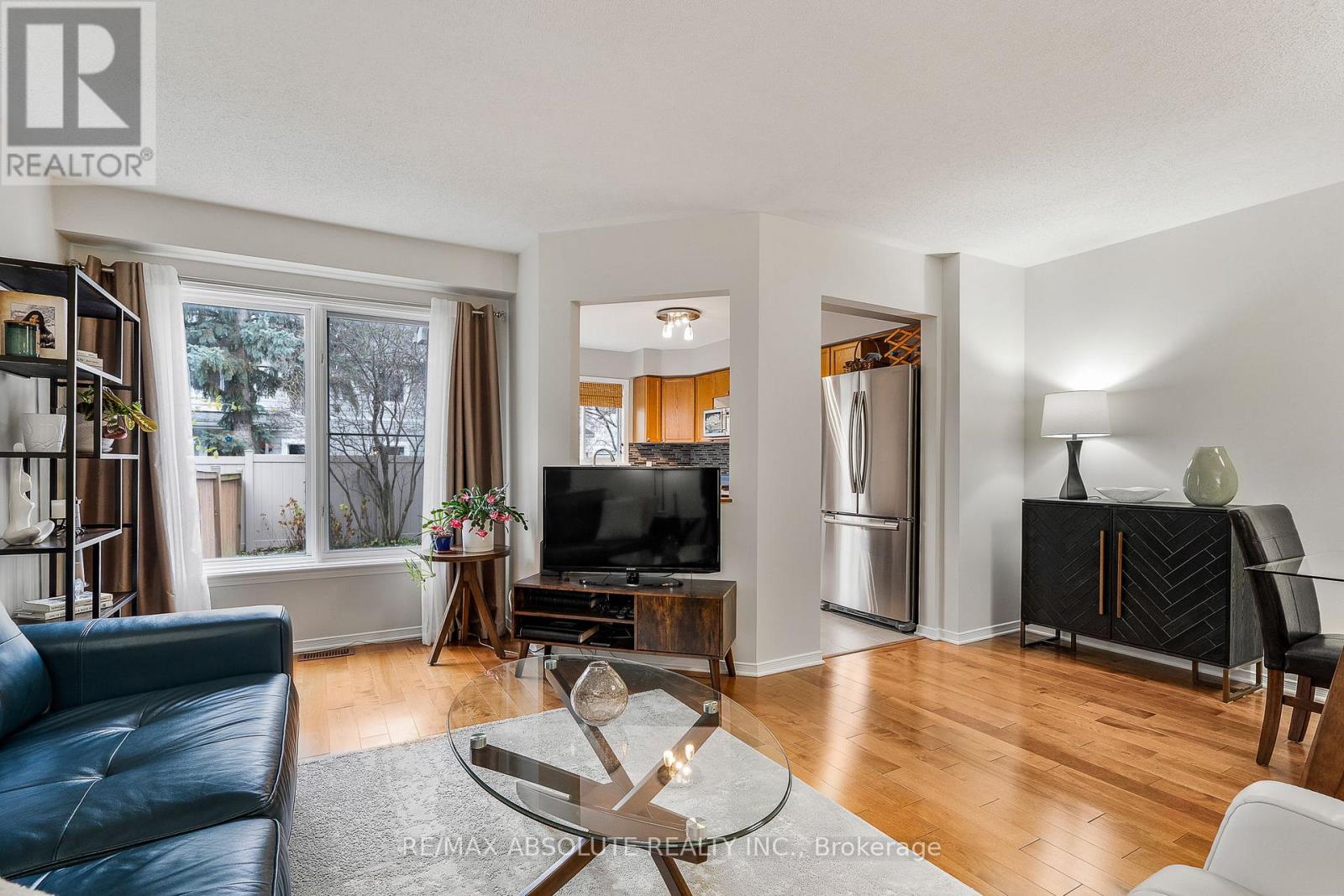 11 Foxden Place, Ottawa, Ontario  K1G 6A5 - Photo 6 - X12740120