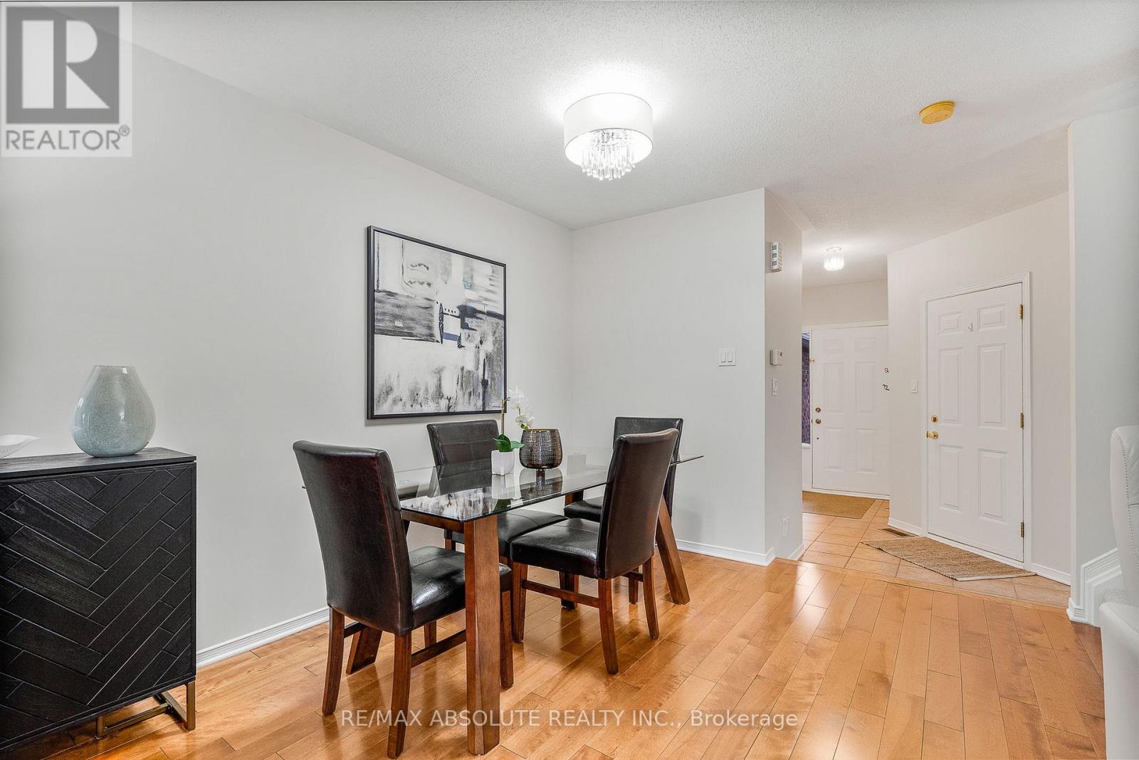 11 Foxden Place, Ottawa, Ontario  K1G 6A5 - Photo 7 - X12740120