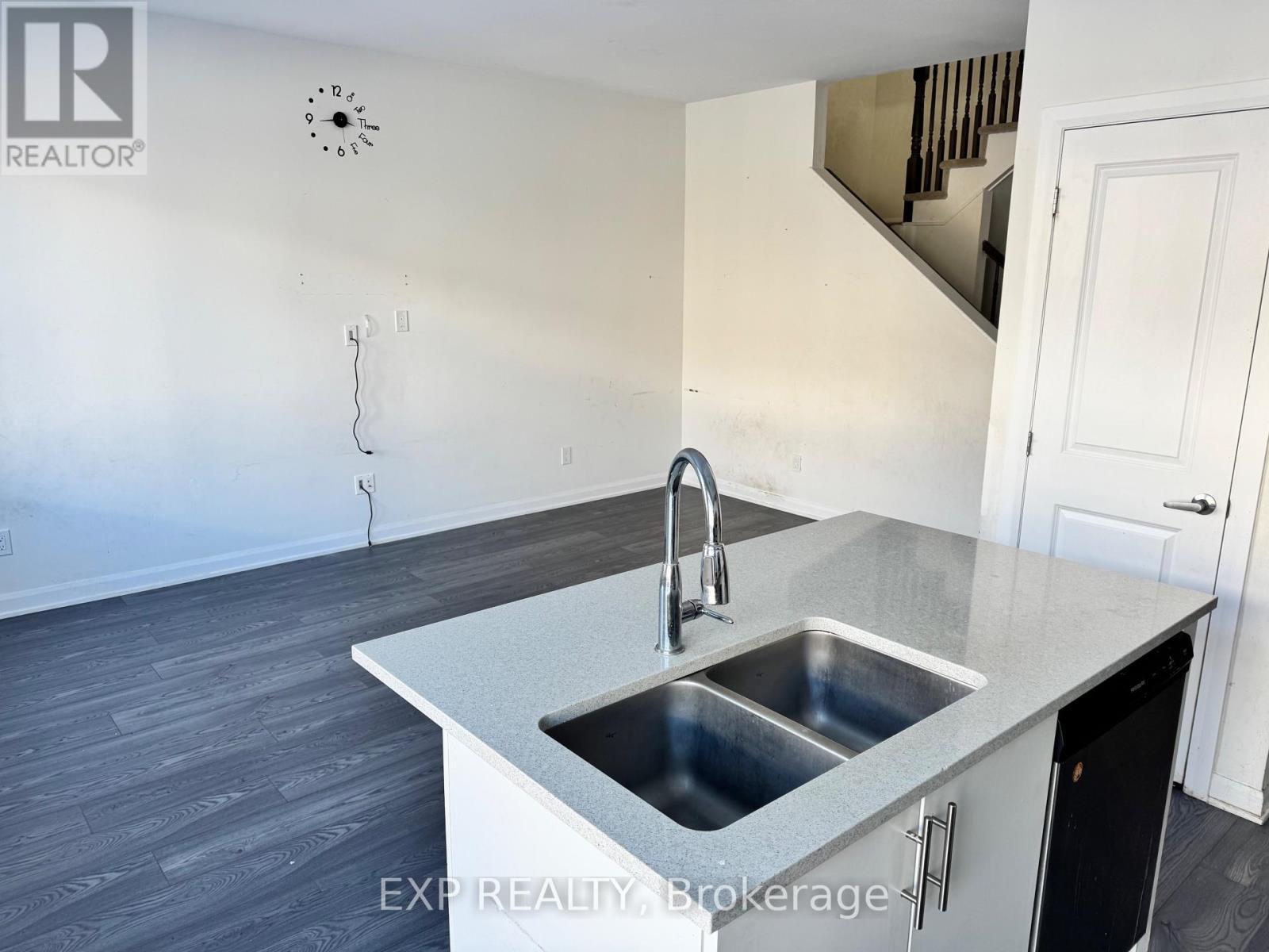 2063 Caltra Crescent, Ottawa, Ontario  K2J 6V4 - Photo 8 - X12740126