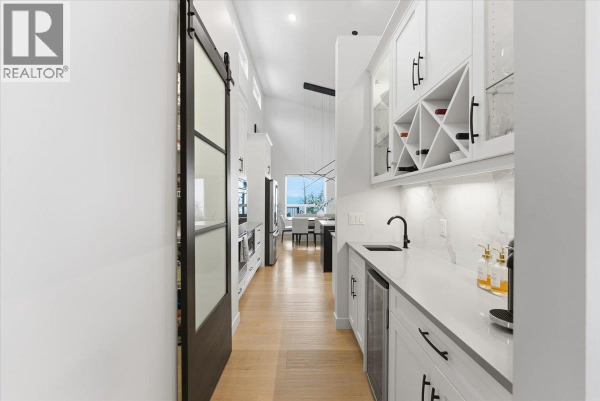 3410 Lakeshore Road Ne, Salmon Arm, British Columbia  V1E 3N4 - Photo 15 - 10373201