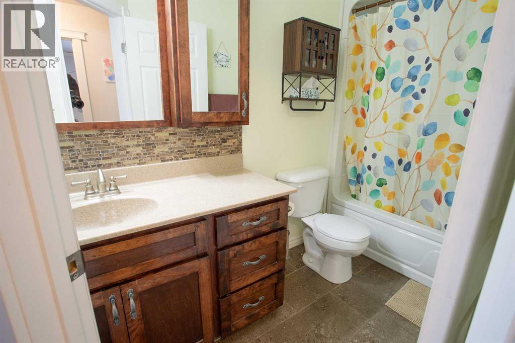 2 Black Spruce Drive, High Level, Alberta  T0H 1Z0 - Photo 17 - A2274355