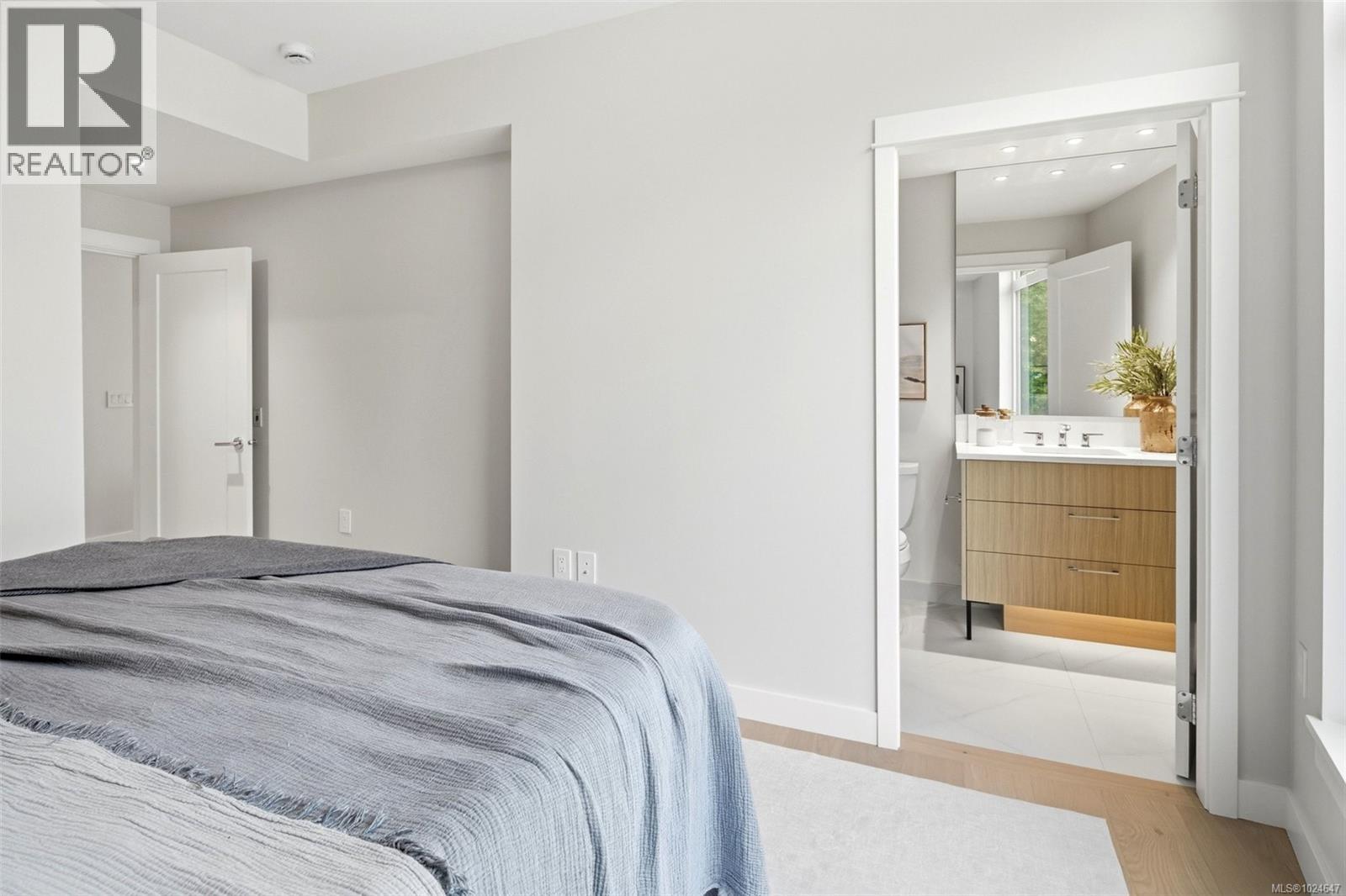 306 5229 Cordova Bay Rd, Saanich, British Columbia V8Y 2L1 - Photo 19 - 1024647