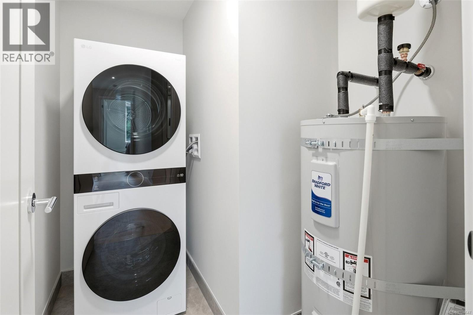 306 5229 Cordova Bay Rd, Saanich, British Columbia V8Y 2L1 - Photo 24 - 1024647