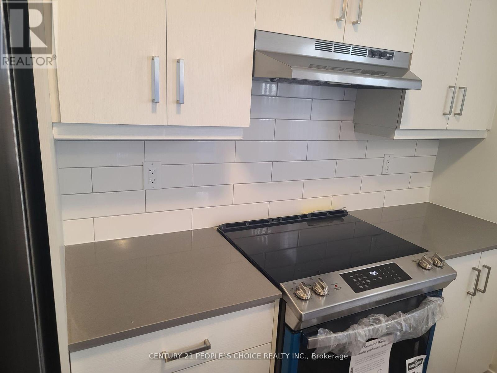 183 - 151 Honeycrisp Crescent, Vaughan, Ontario  L4K 0N7 - Photo 4 - N12740160