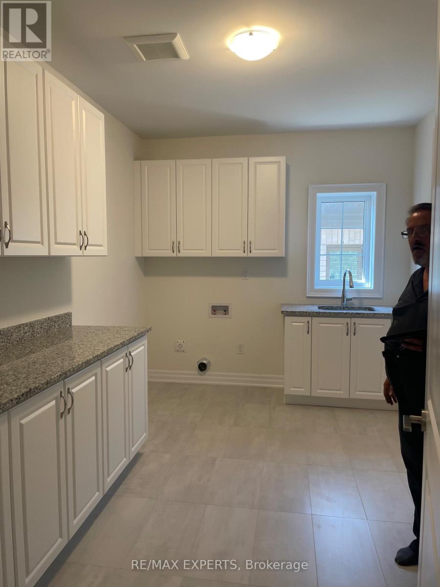 13 Ballantyne Boulevard, Vaughan, Ontario  L4L 1A6 - Photo 6 - N12740176