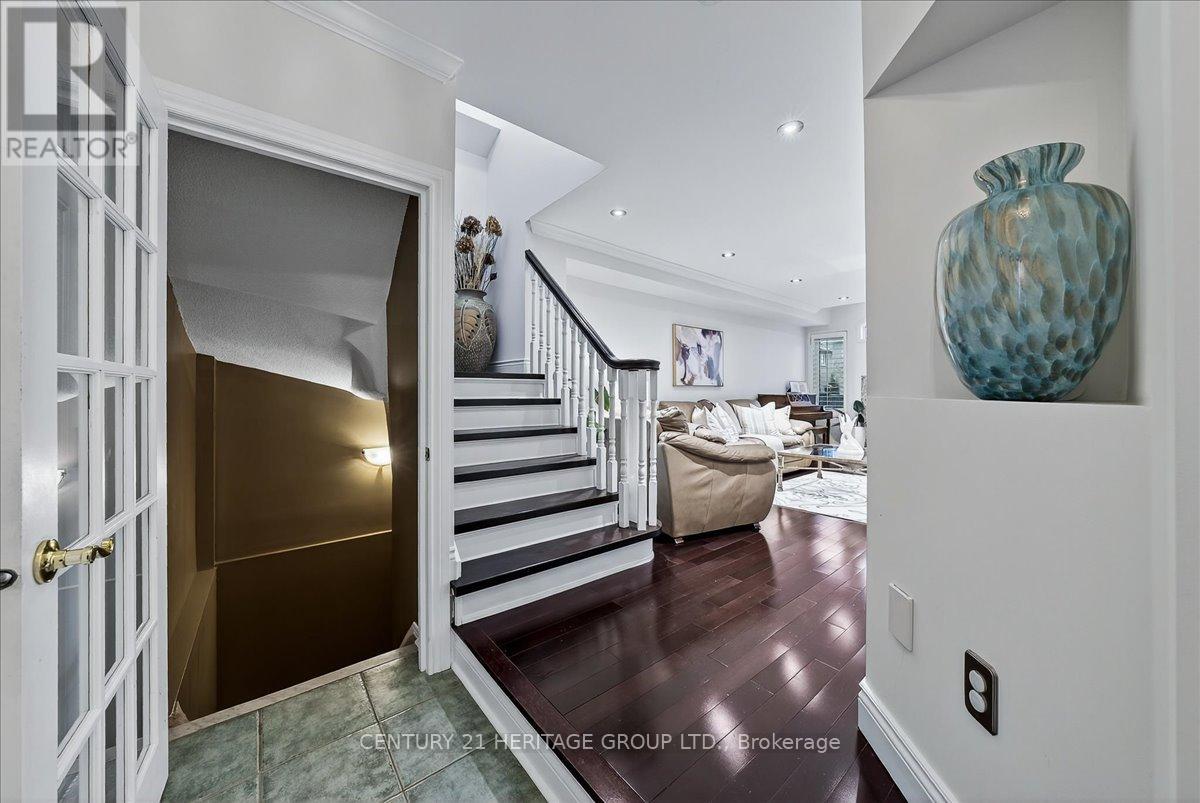 23 Long Point Drive, Richmond Hill, Ontario  L4E 3W9 - Photo 8 - N12740178