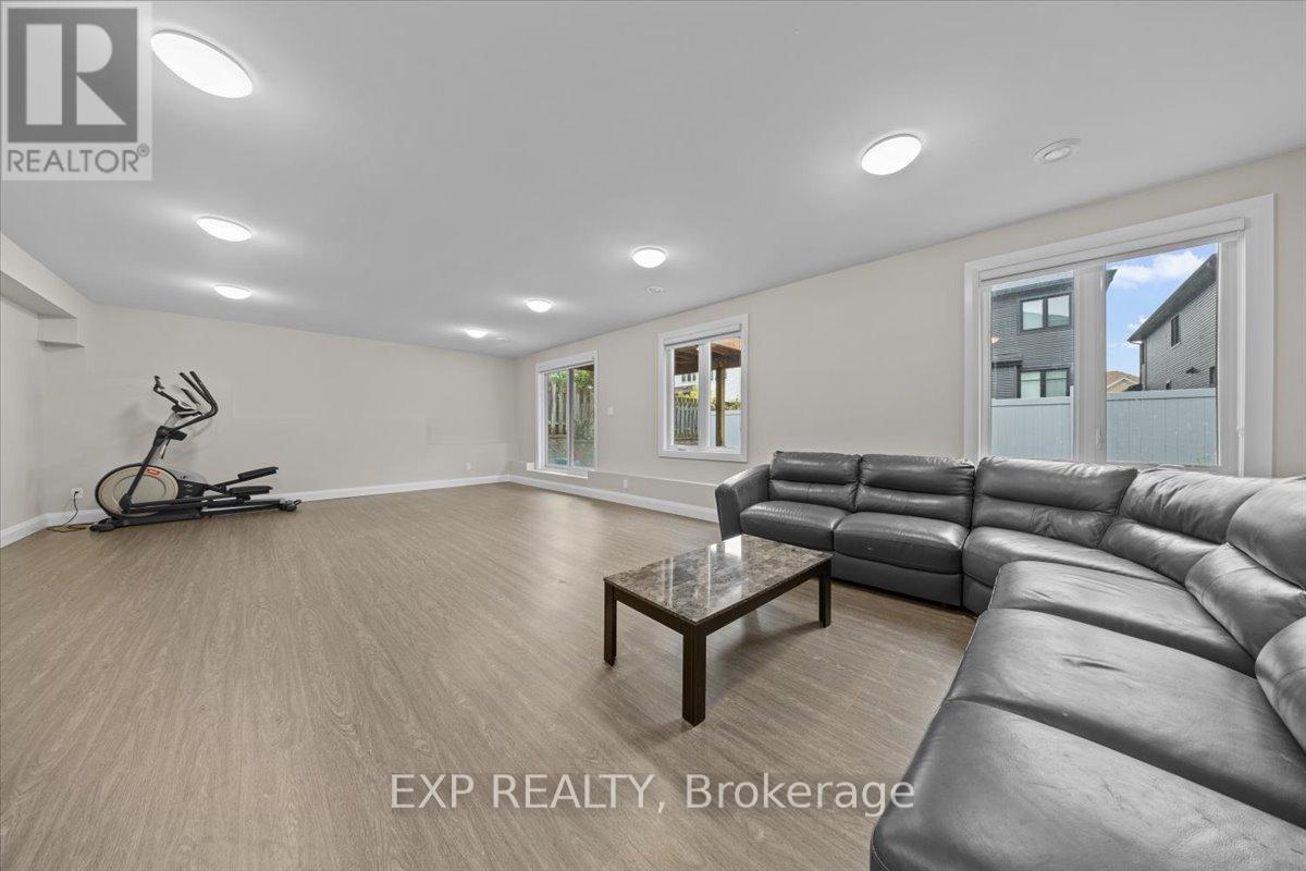 348 Abbeydale Circle, Ottawa, Ontario  K2K 0E9 - Photo 38 - X12662442