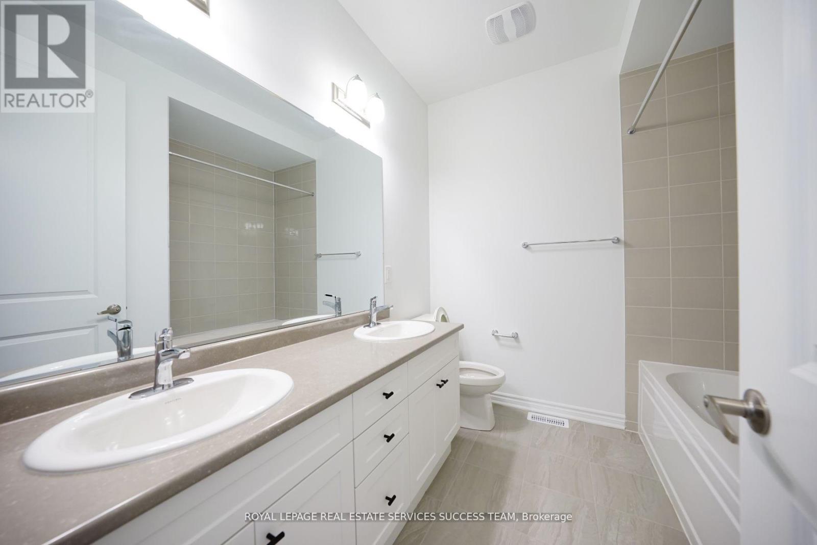 1327 Copley Court, Milton, Ontario  L9E 2E6 - Photo 17 - W12740110