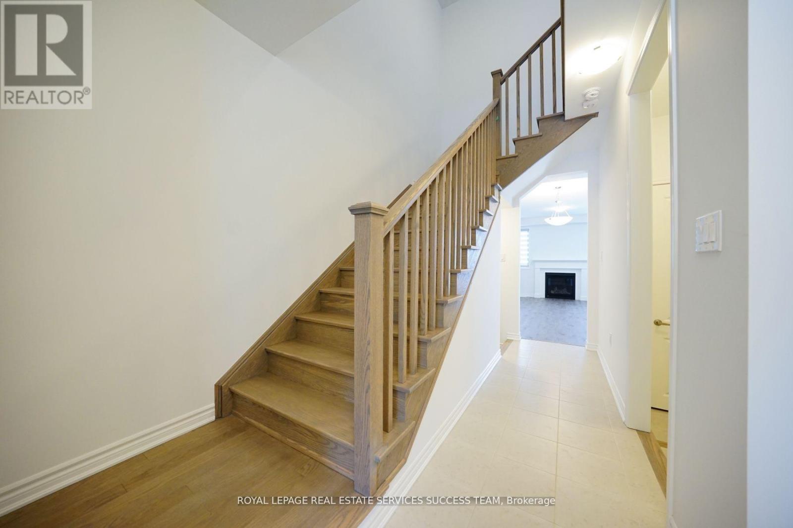 1327 Copley Court, Milton, Ontario  L9E 2E6 - Photo 3 - W12740110