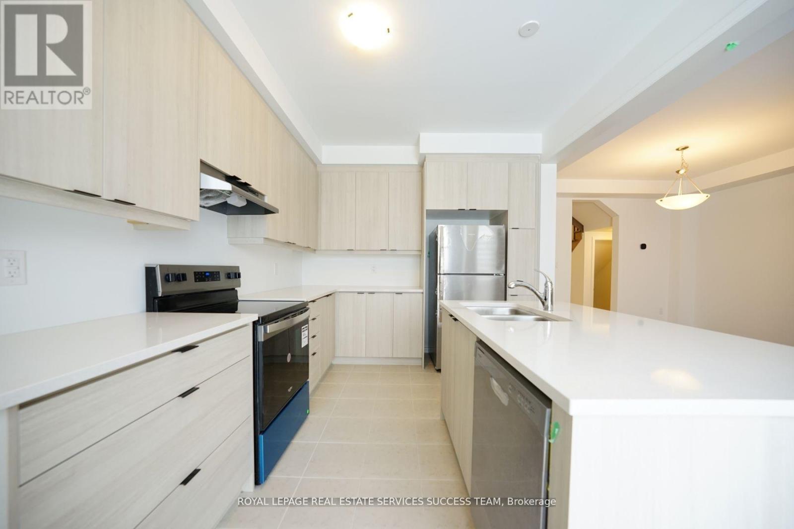 1327 Copley Court, Milton, Ontario  L9E 2E6 - Photo 4 - W12740110