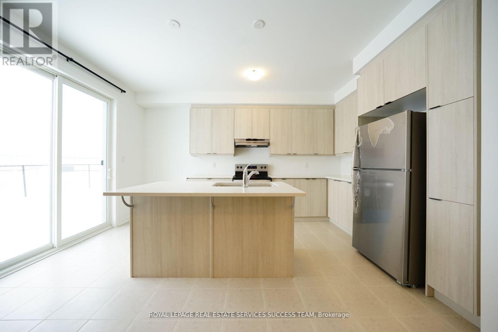 1327 Copley Court, Milton, Ontario  L9E 2E6 - Photo 5 - W12740110