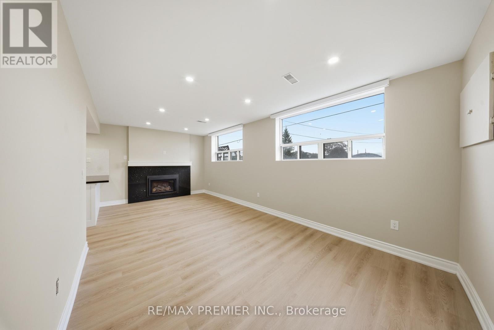 46 Samba Drive, Toronto, Ontario  M9M 2N1 - Photo 10 - W12740146