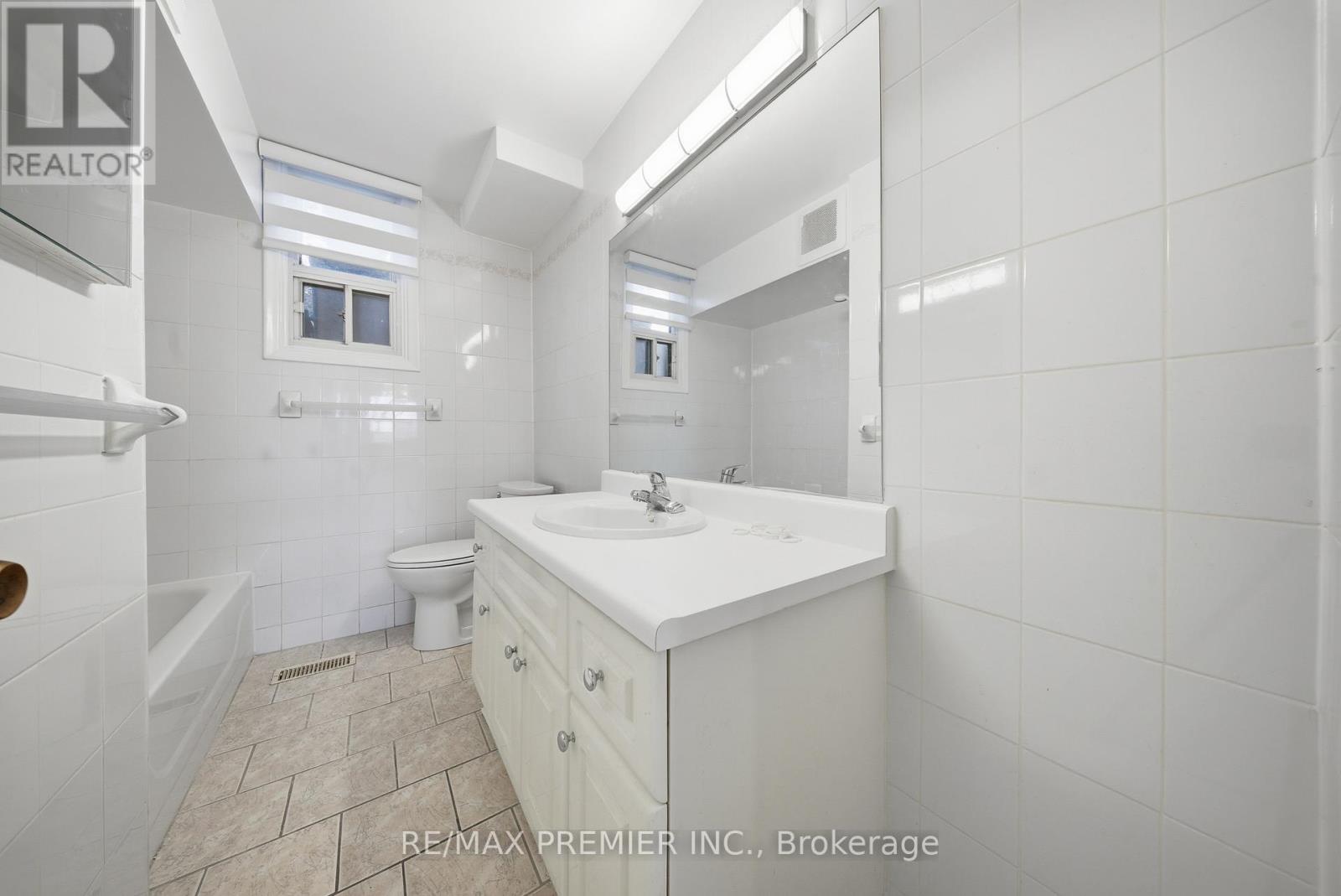 46 Samba Drive, Toronto, Ontario  M9M 2N1 - Photo 14 - W12740146